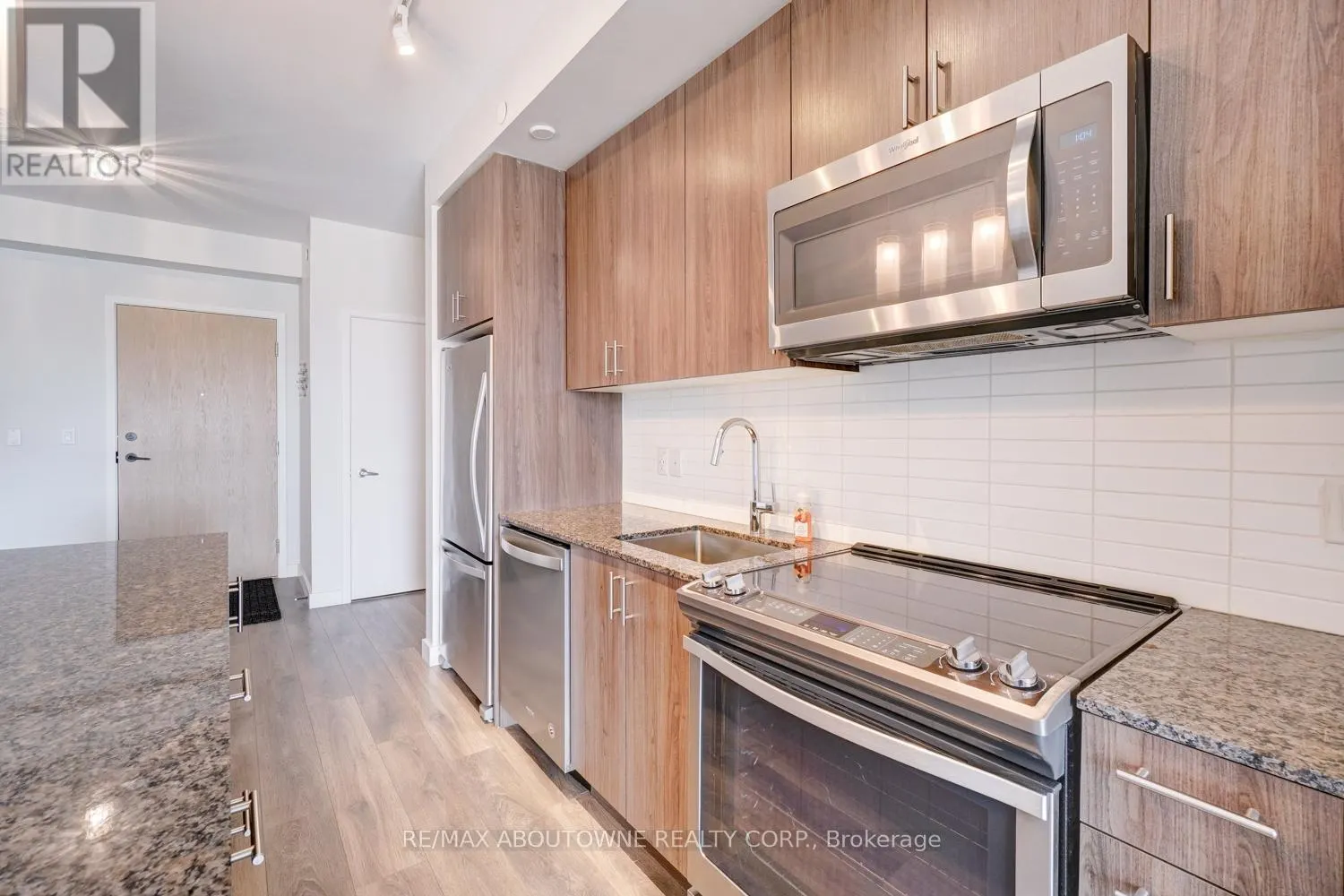 302 - 150 SABINA DRIVE