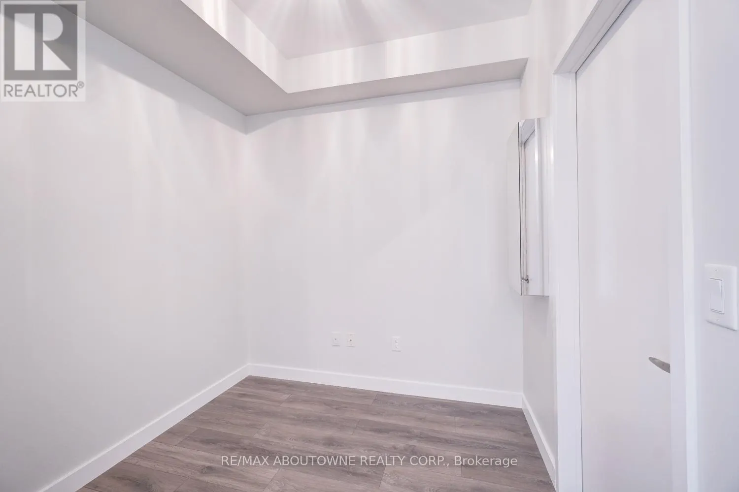 302 - 150 SABINA DRIVE
