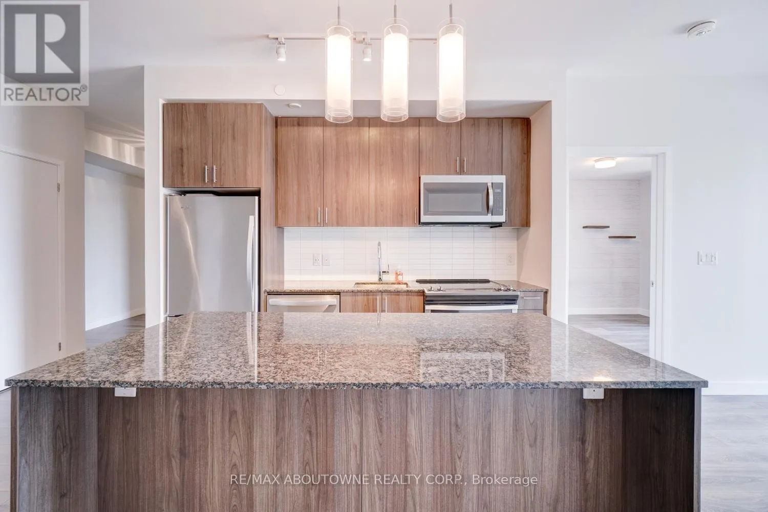 302 - 150 SABINA DRIVE