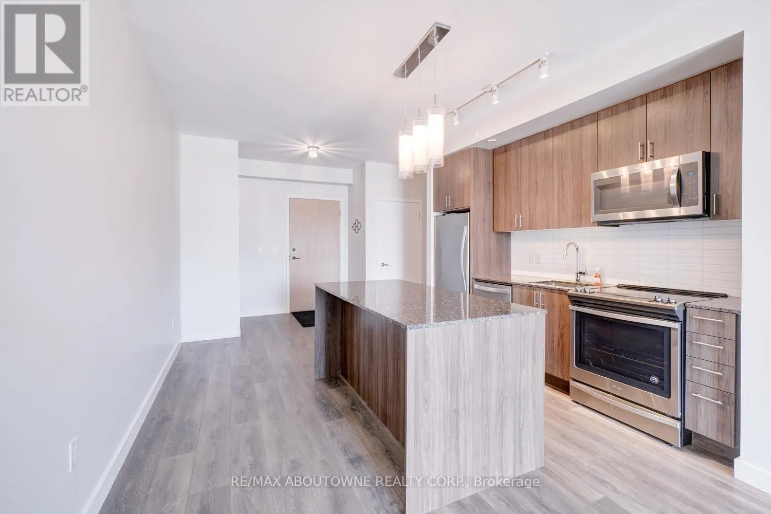 302 - 150 SABINA DRIVE