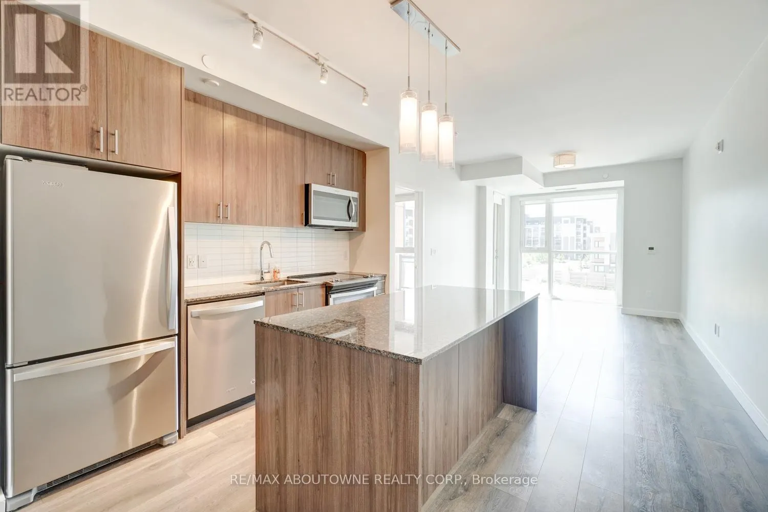 302 - 150 SABINA DRIVE