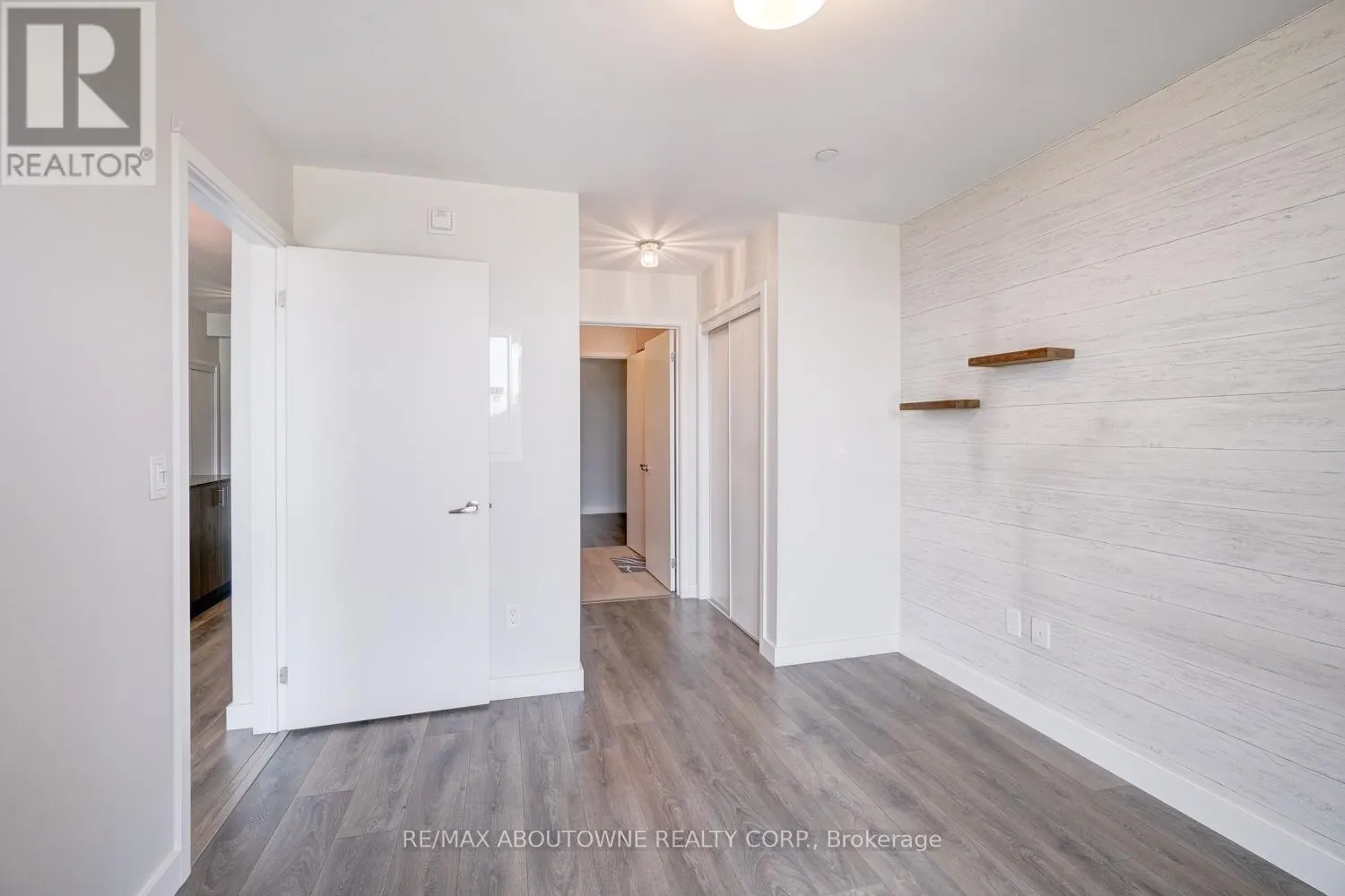 302 - 150 SABINA DRIVE