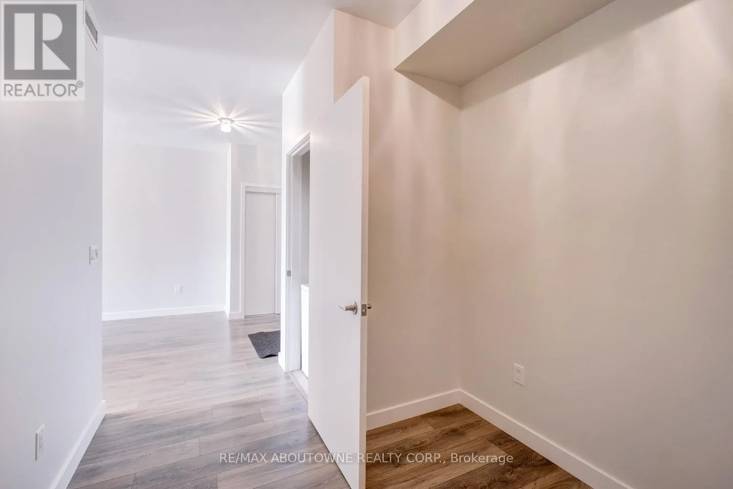302 - 150 SABINA DRIVE