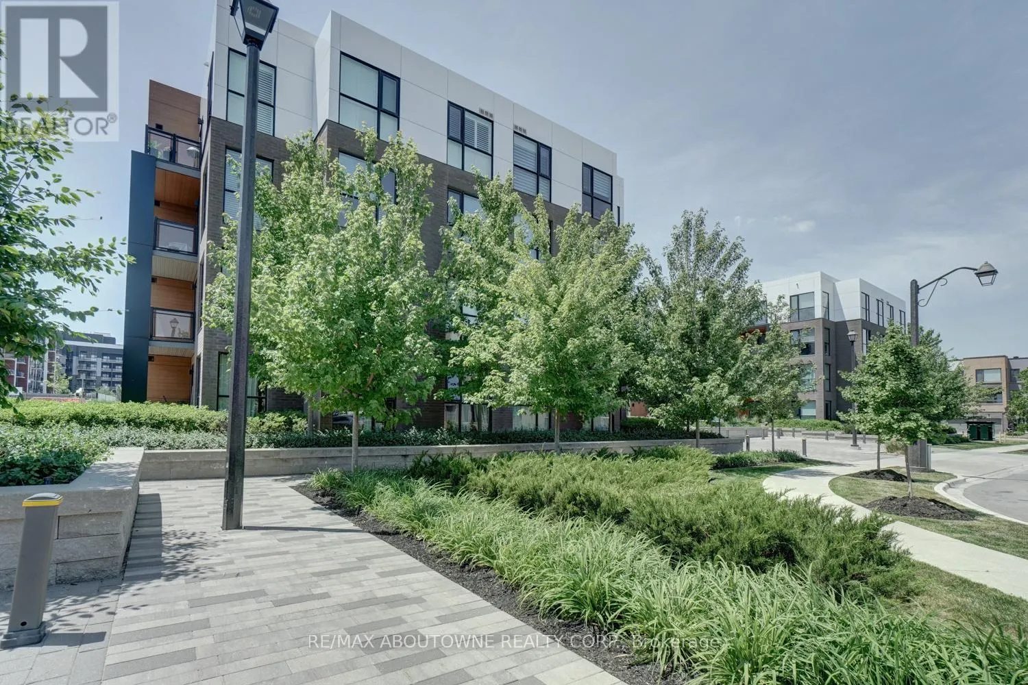 302 - 150 SABINA DRIVE