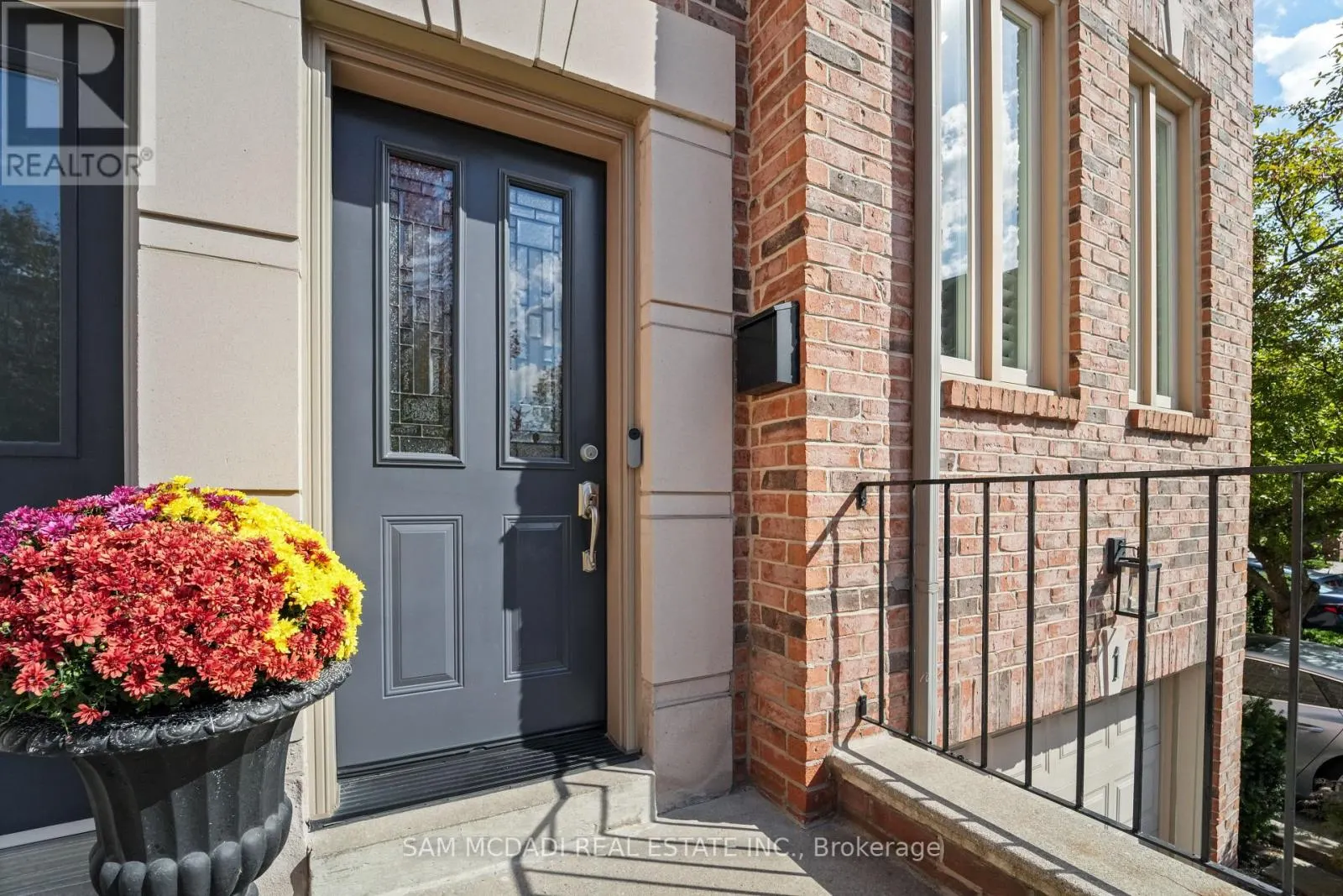 1 - 195 GRAND AVENUE