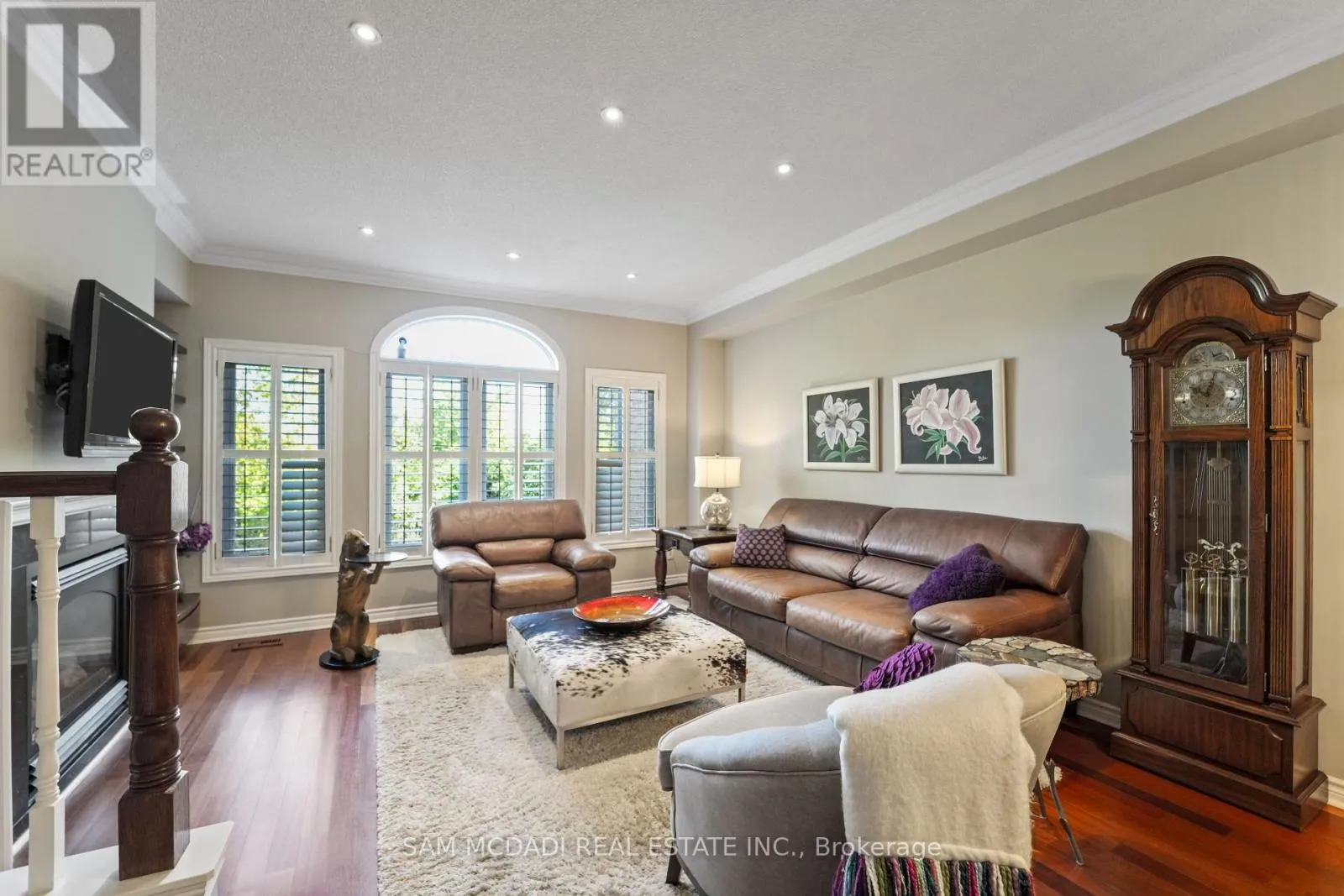 1 - 195 GRAND AVENUE