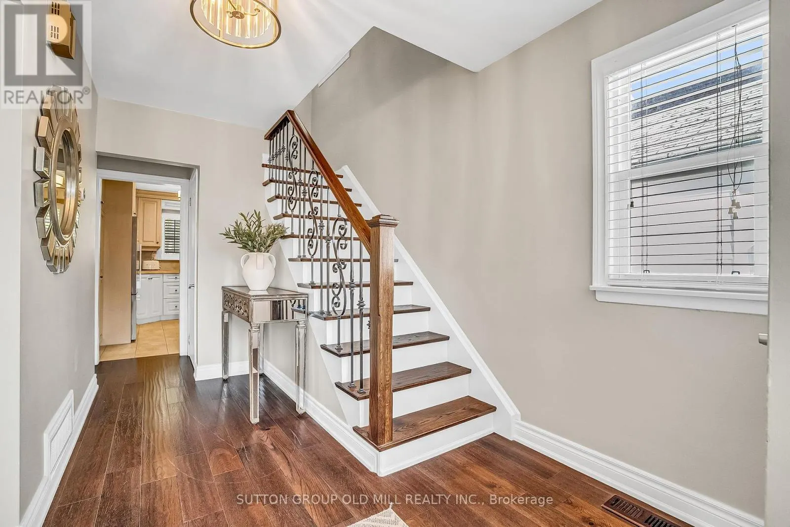 71 WARREN CRESCENT