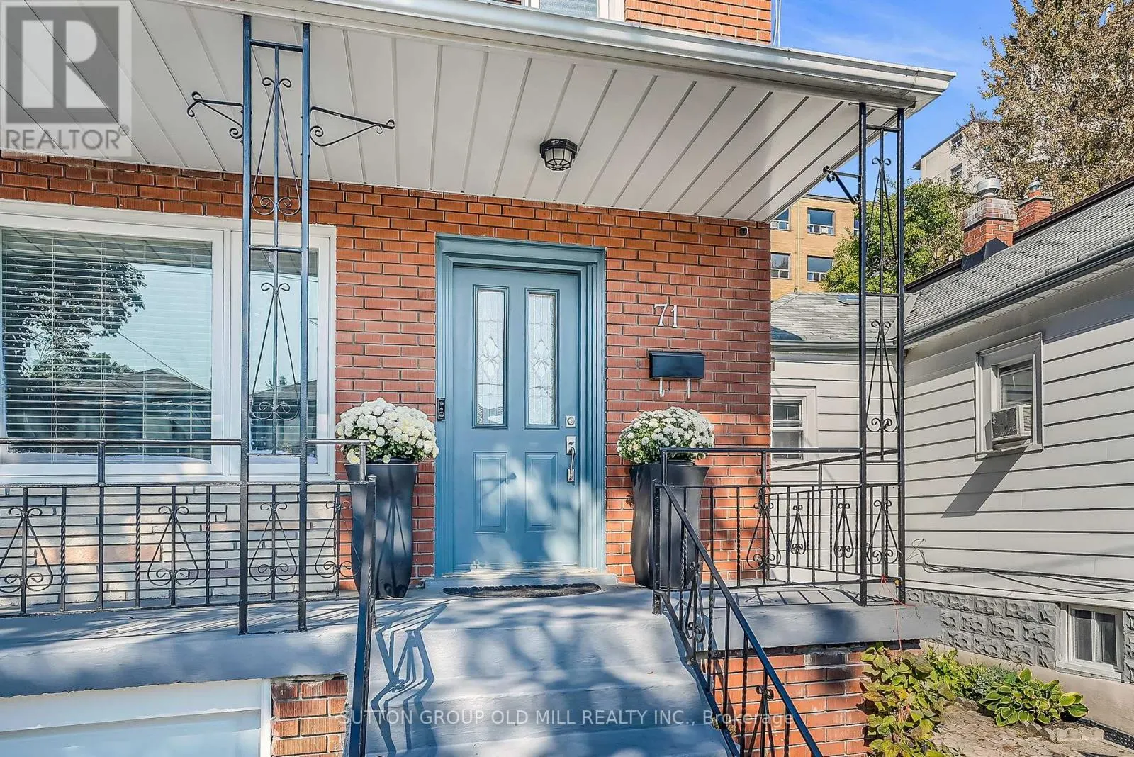 71 WARREN CRESCENT