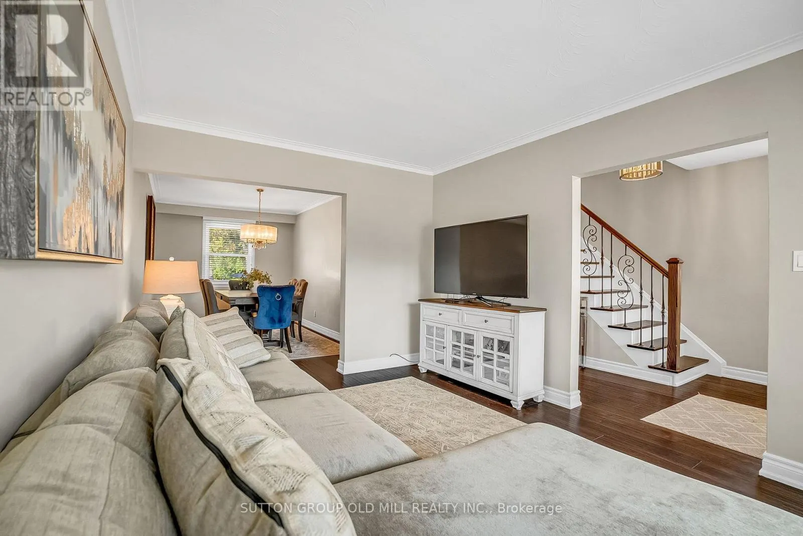 71 WARREN CRESCENT