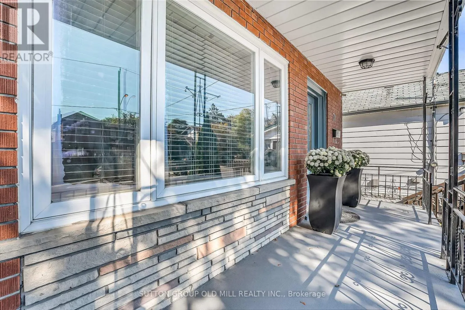 71 WARREN CRESCENT