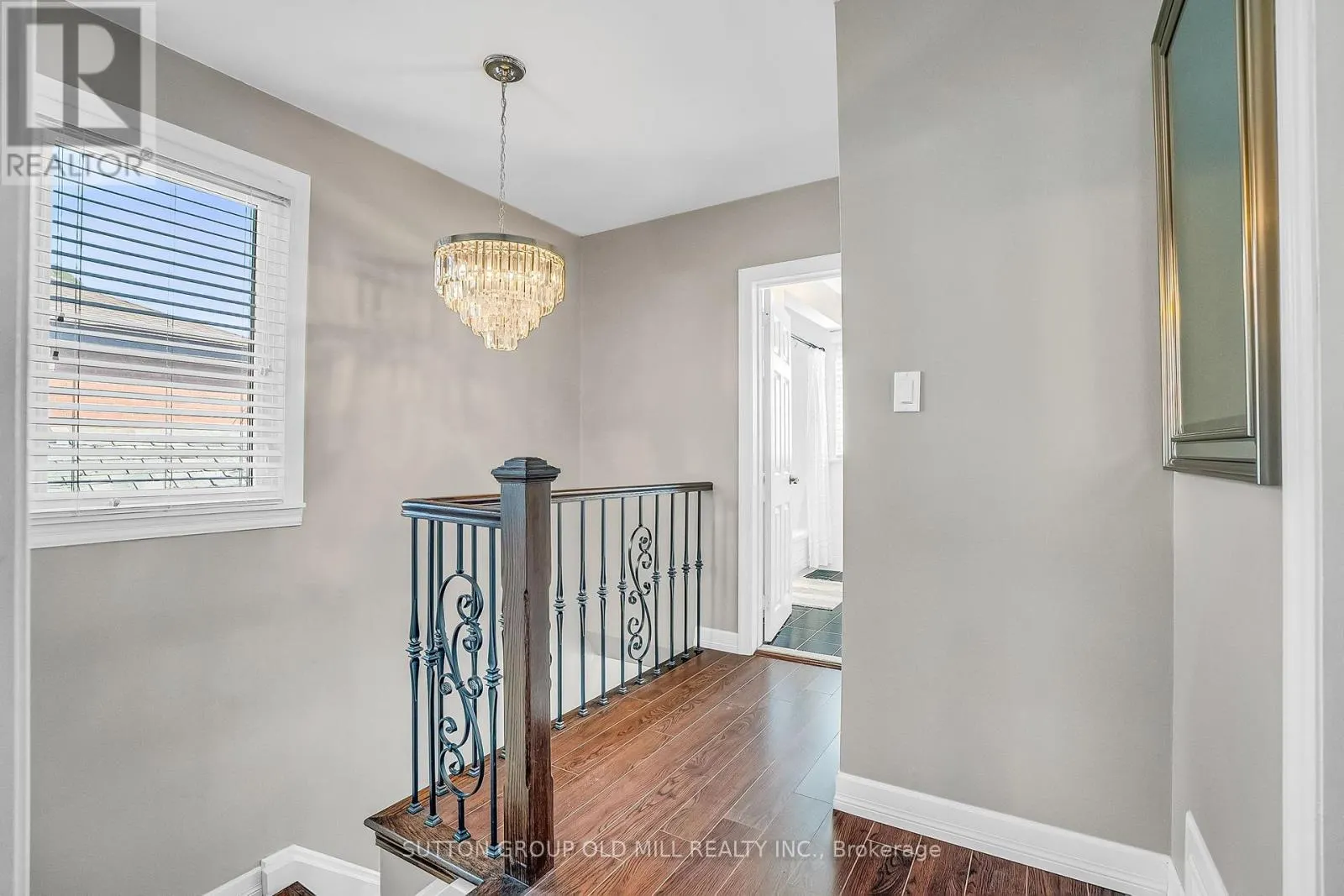 71 WARREN CRESCENT