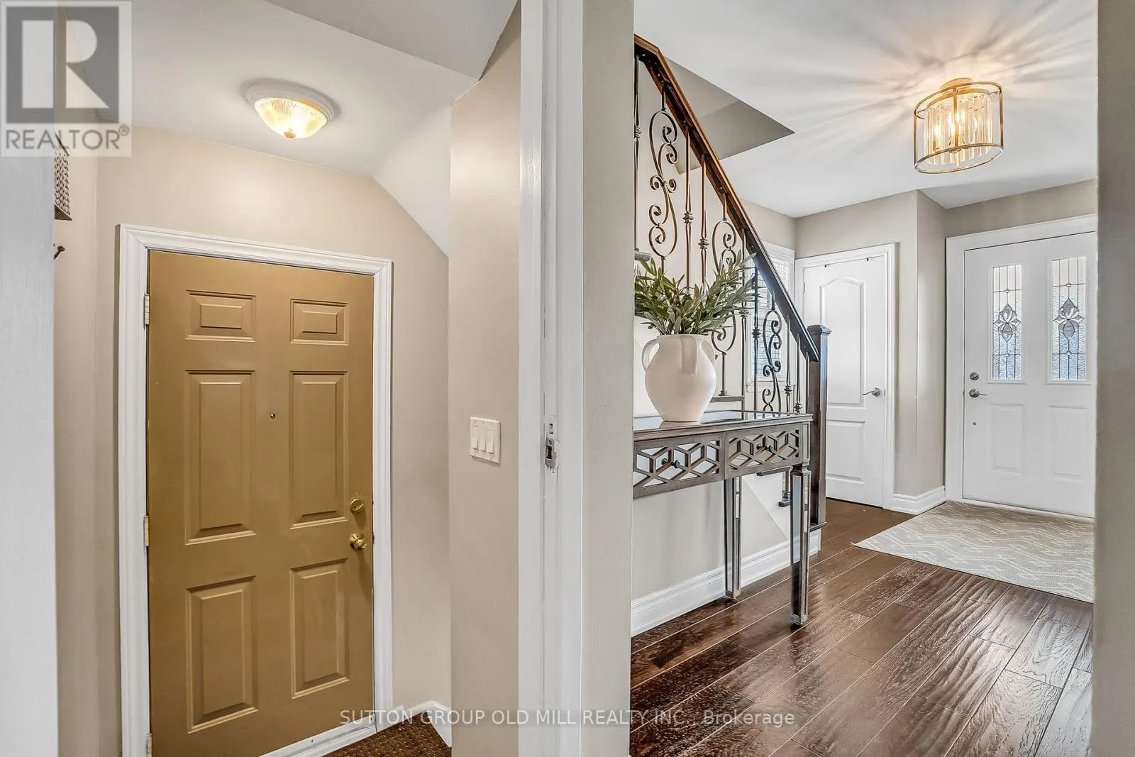 71 WARREN CRESCENT