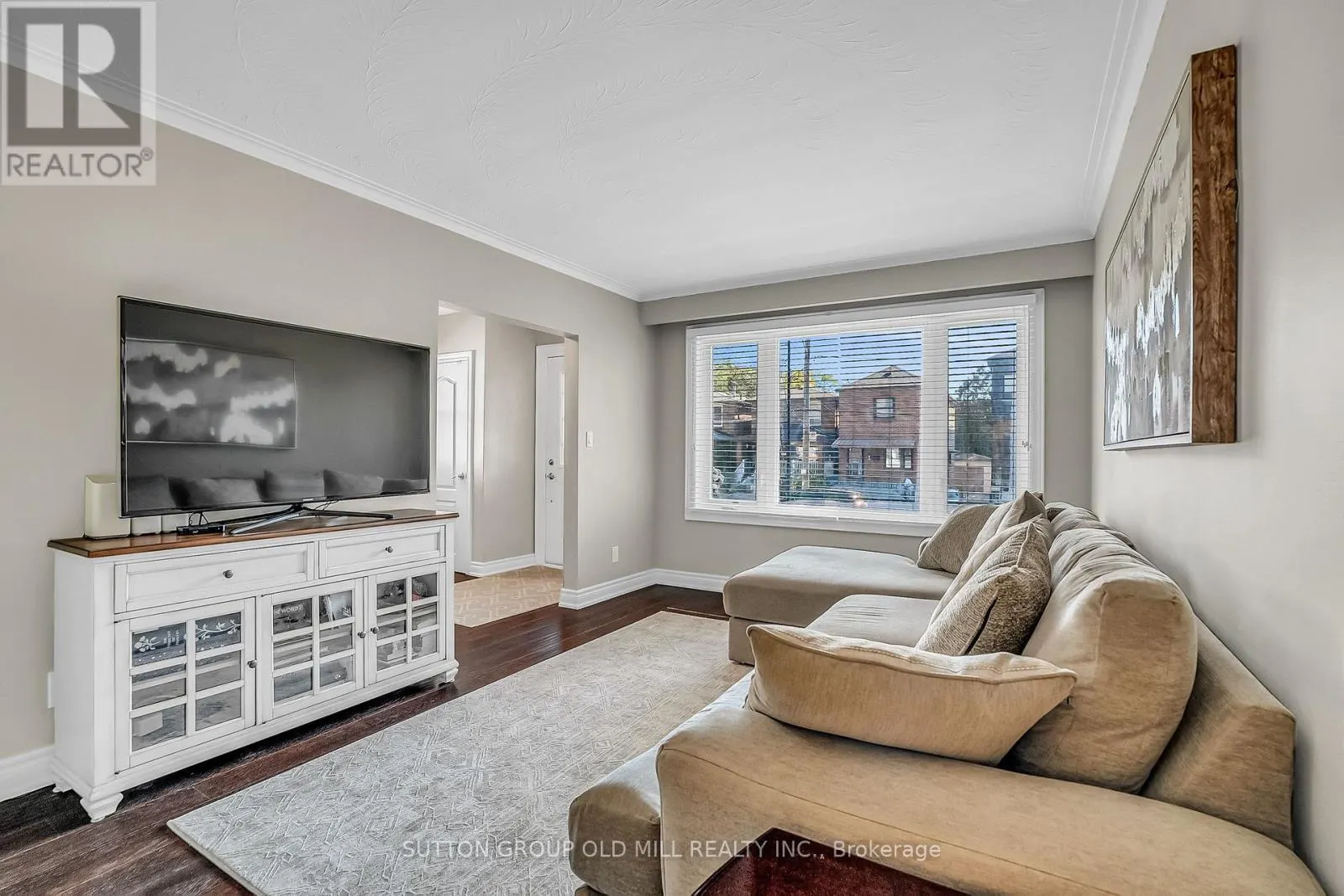 71 WARREN CRESCENT