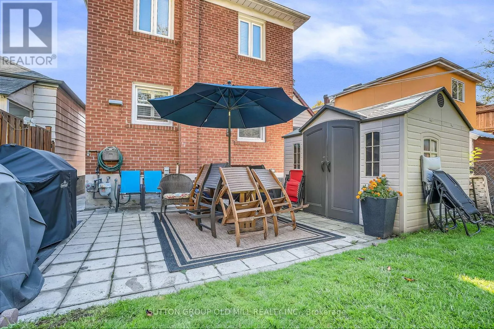 71 WARREN CRESCENT
