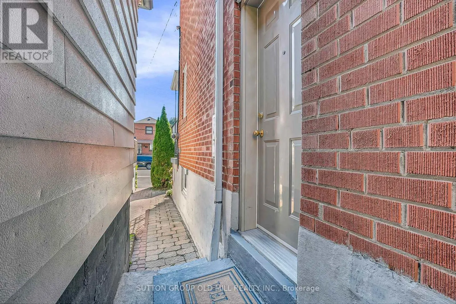 71 WARREN CRESCENT