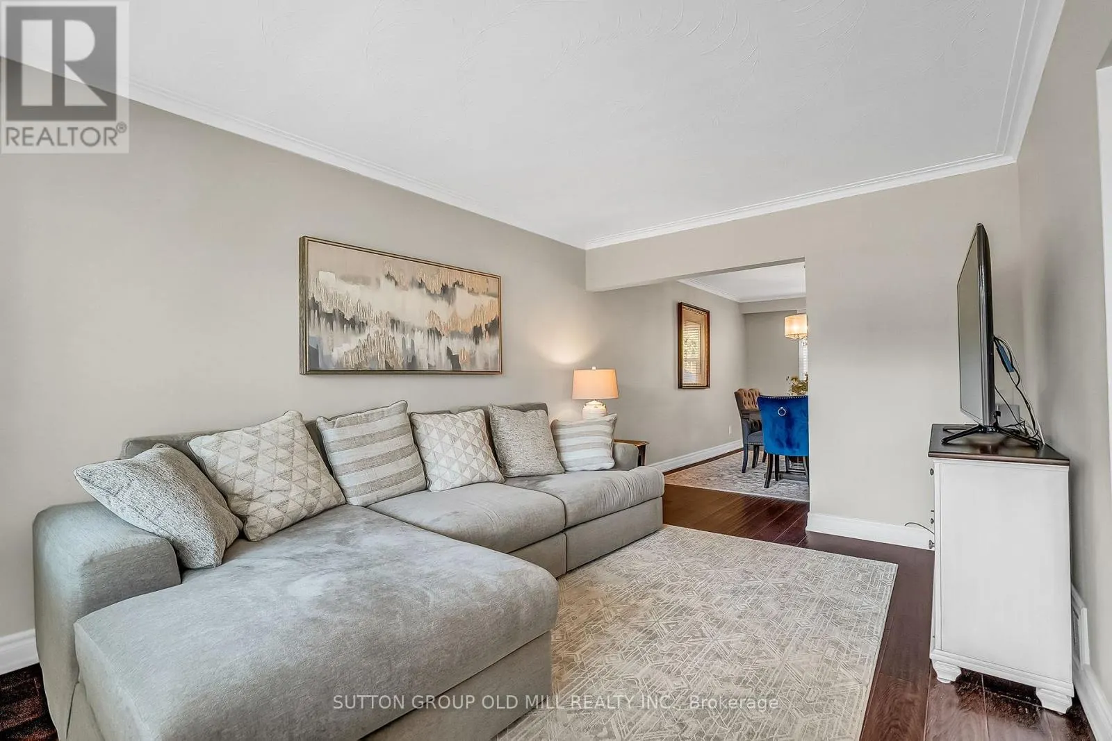 71 WARREN CRESCENT