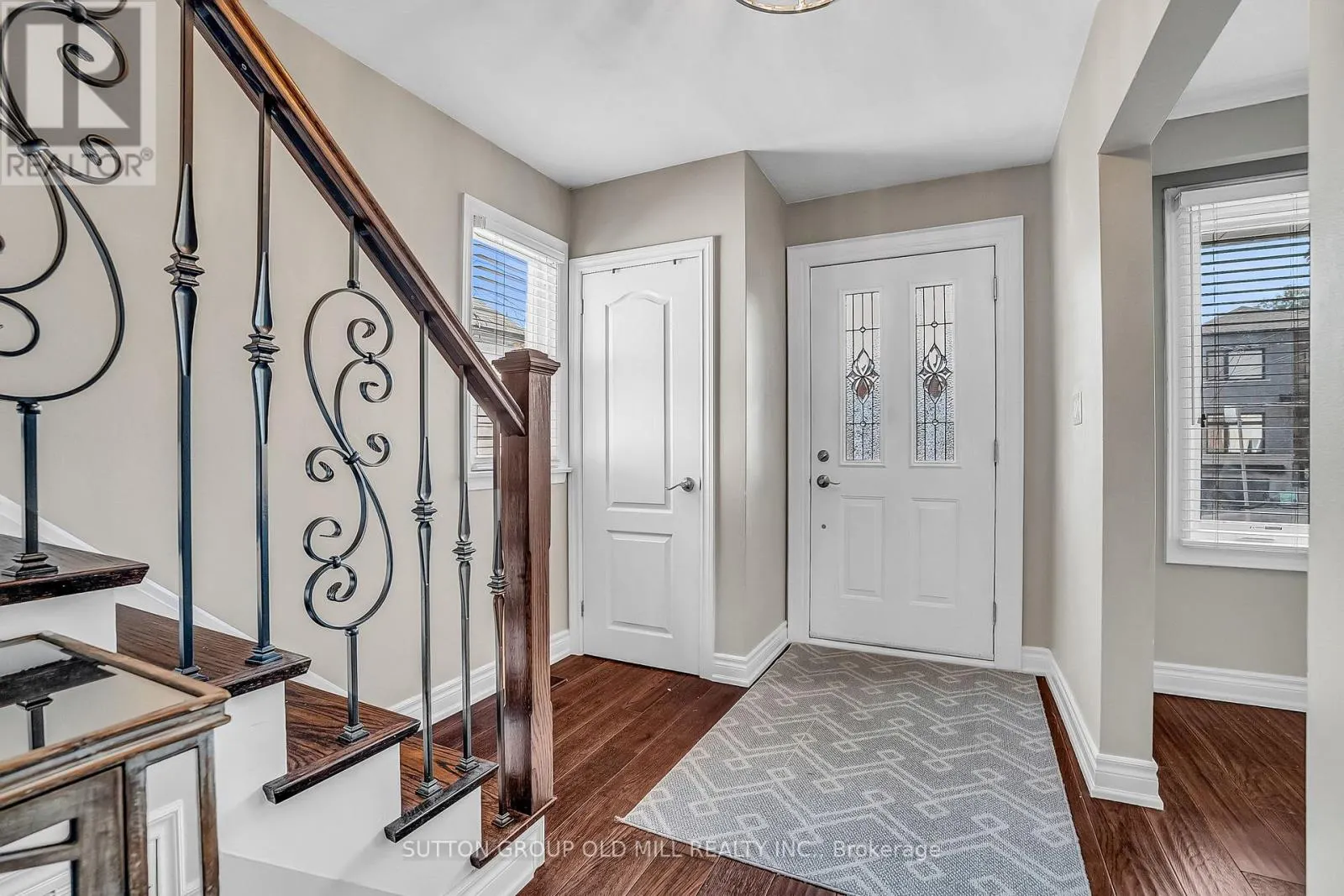 71 WARREN CRESCENT