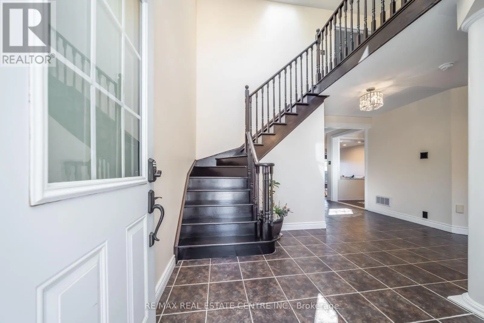 26 PORCHLIGHT ROAD