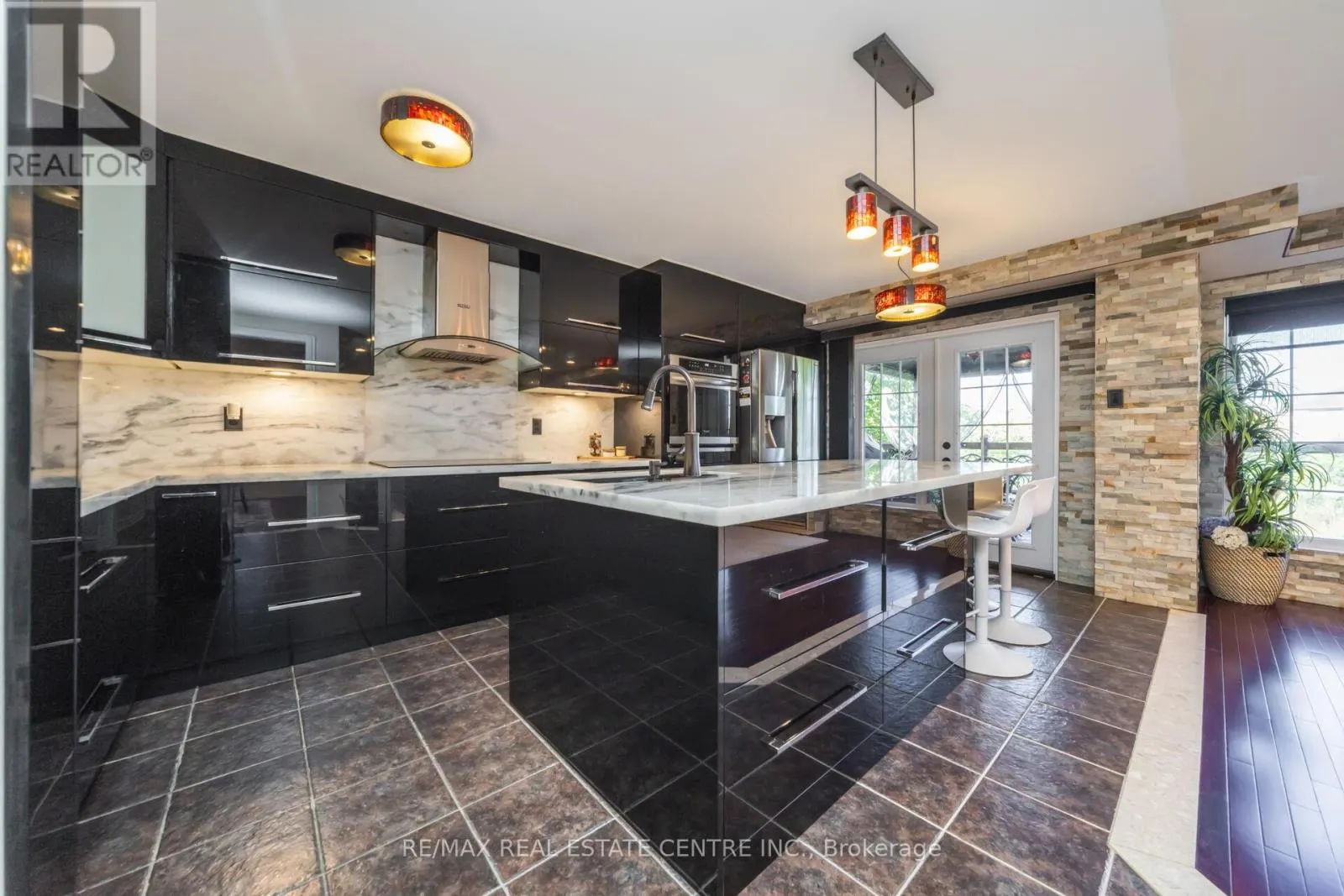 26 PORCHLIGHT ROAD
