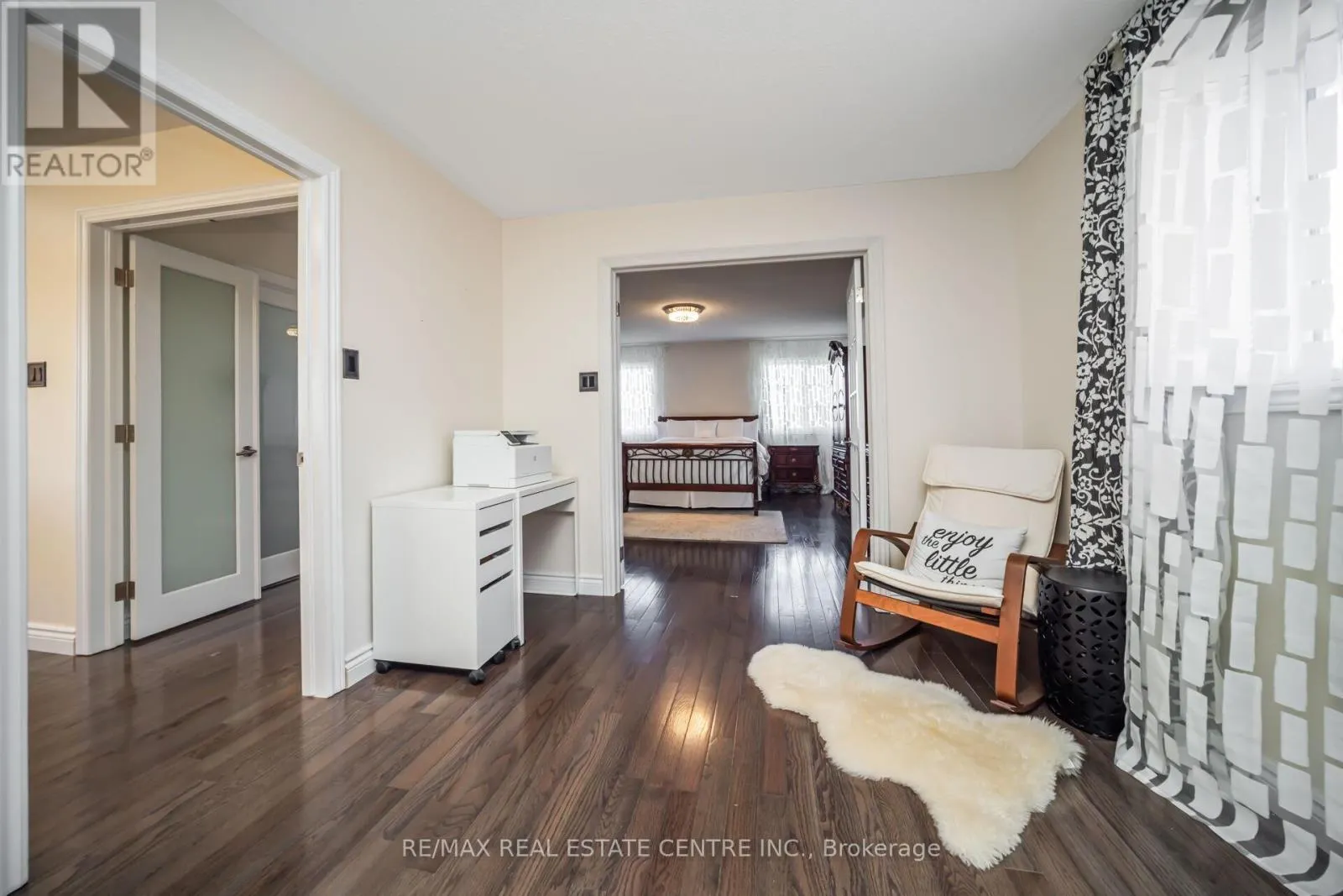 26 PORCHLIGHT ROAD