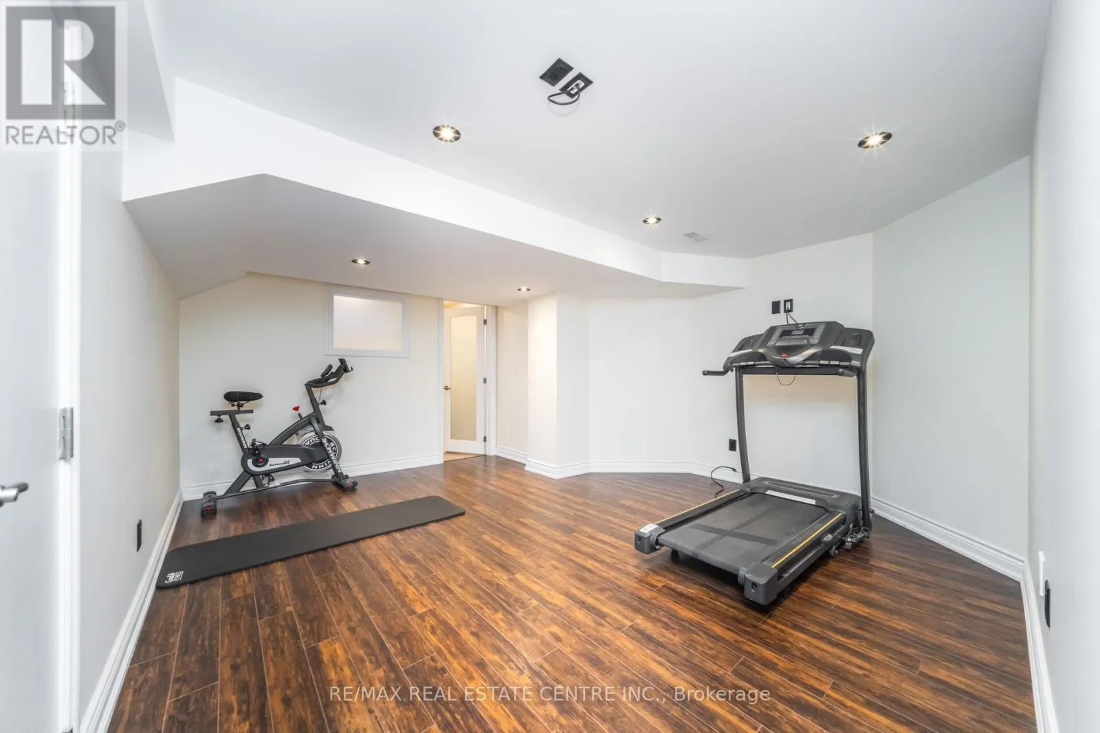 26 PORCHLIGHT ROAD
