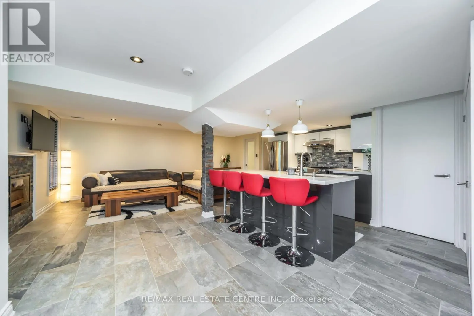 26 PORCHLIGHT ROAD