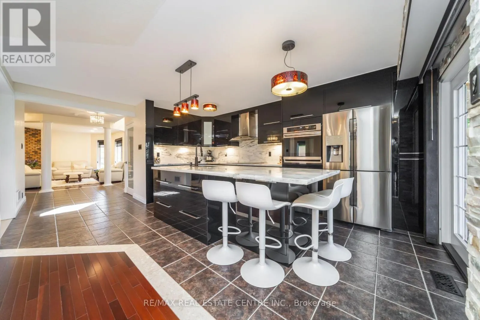 26 PORCHLIGHT ROAD