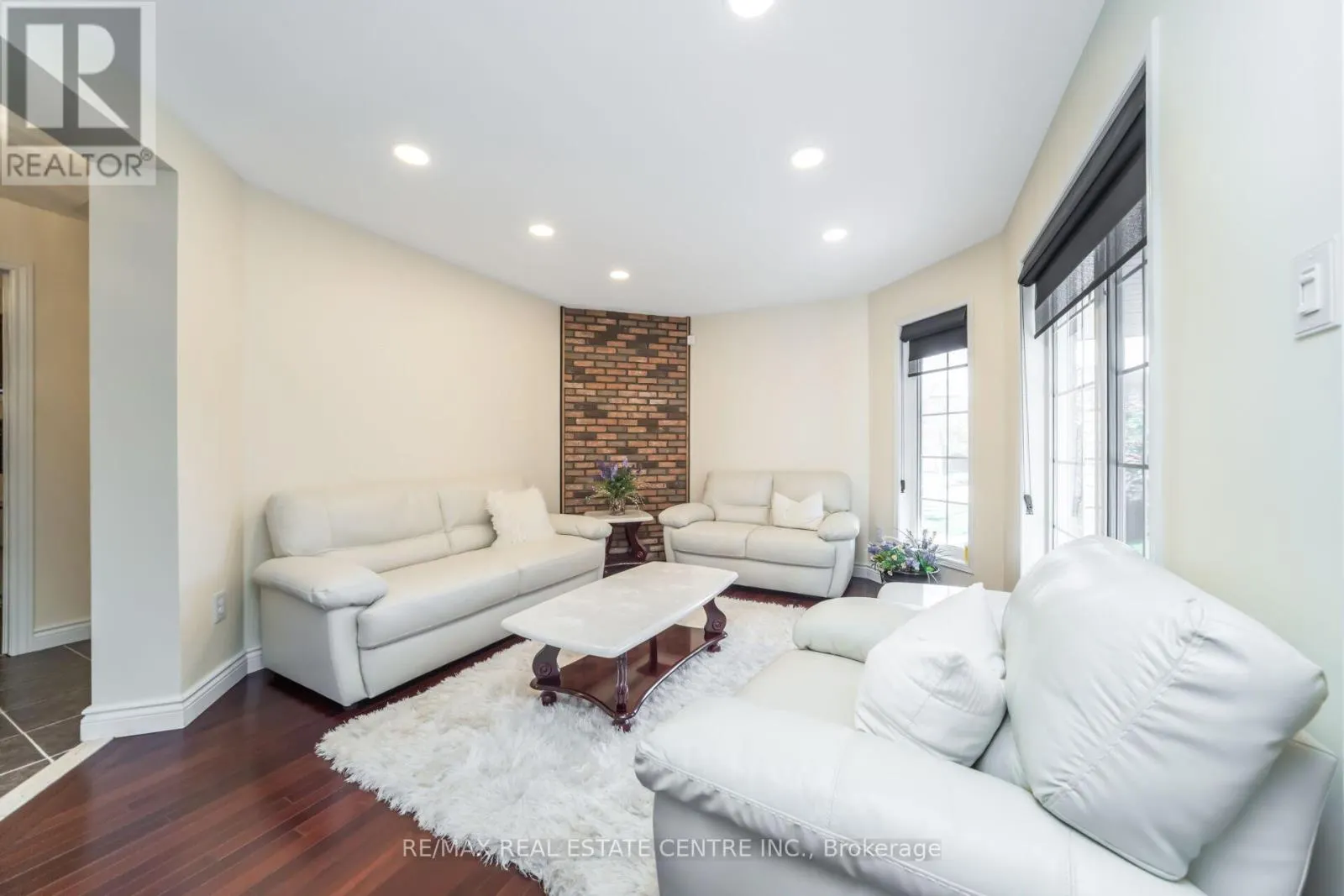 26 PORCHLIGHT ROAD