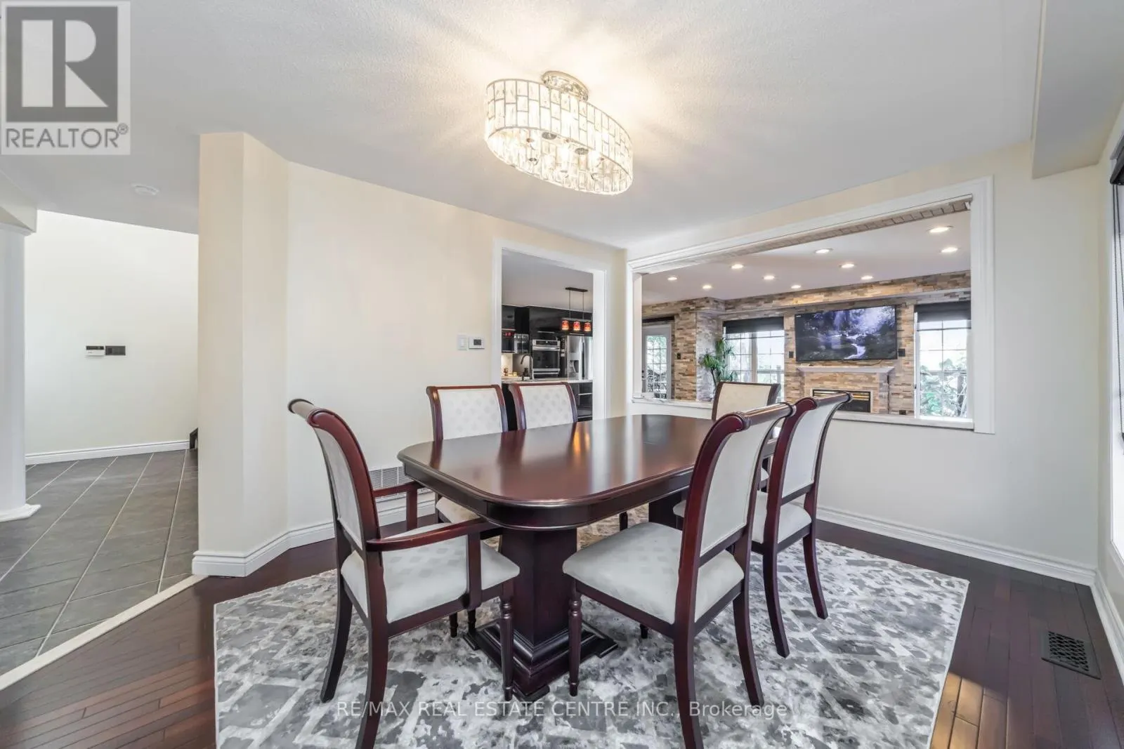 26 PORCHLIGHT ROAD