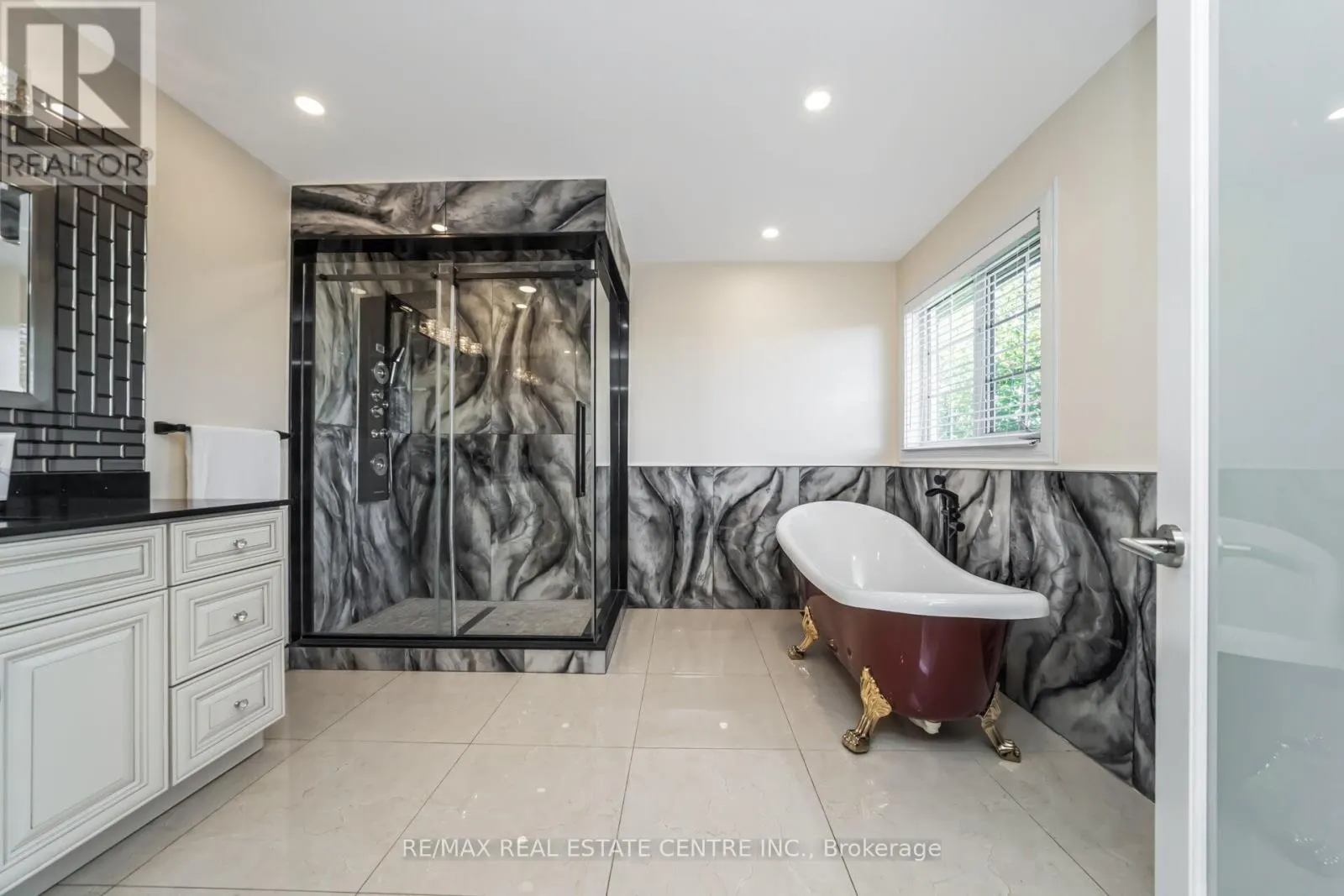 26 PORCHLIGHT ROAD