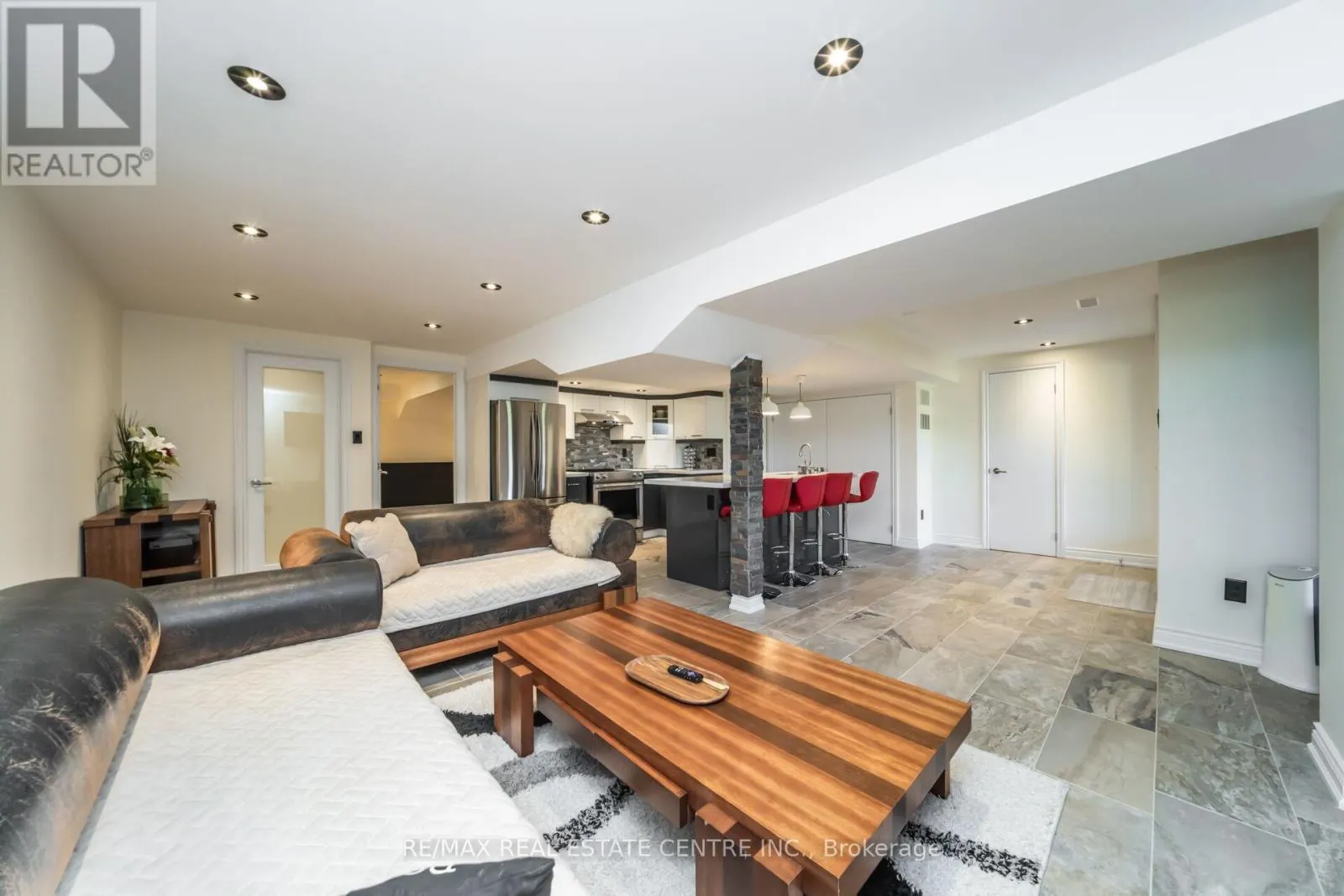 26 PORCHLIGHT ROAD