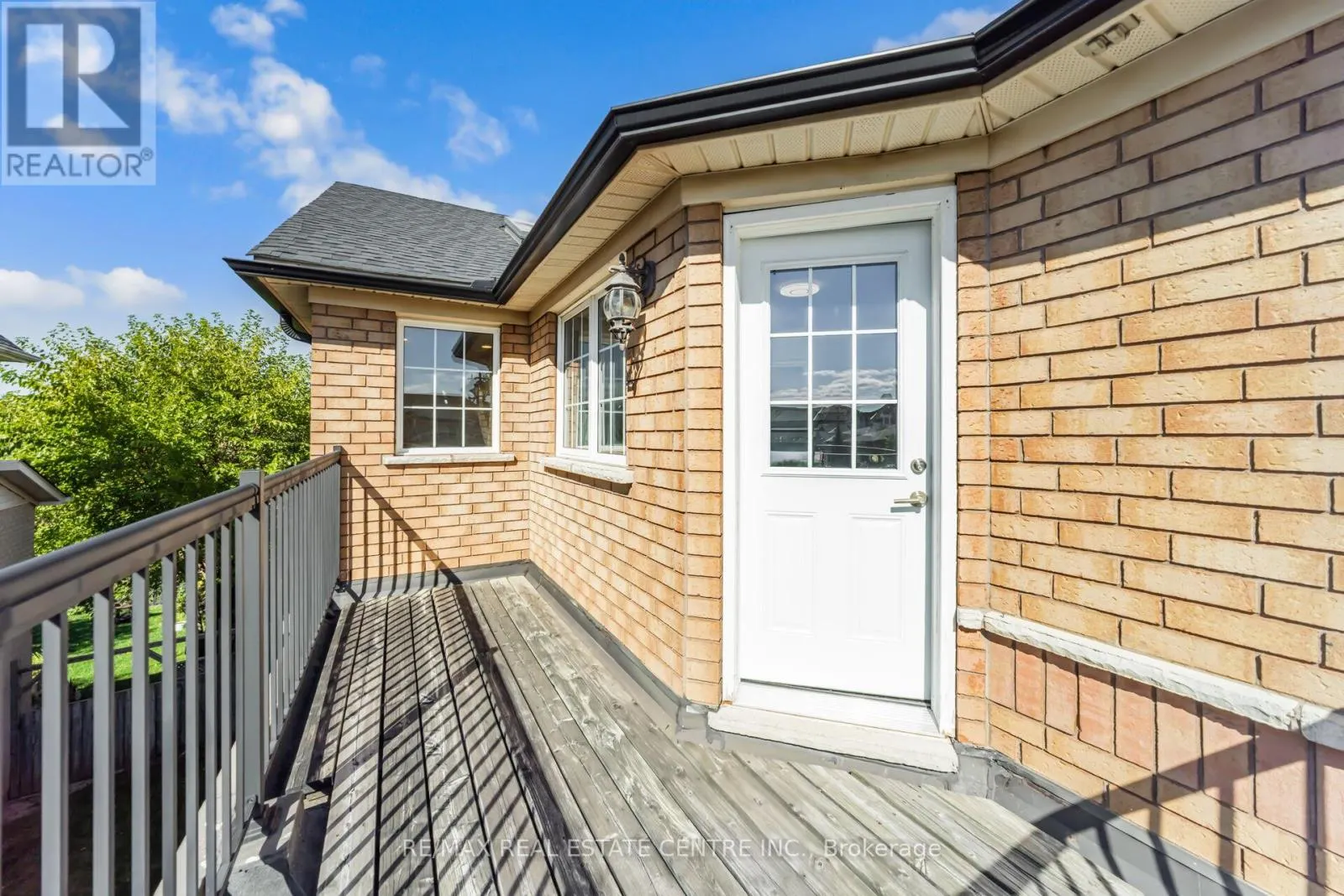 26 PORCHLIGHT ROAD