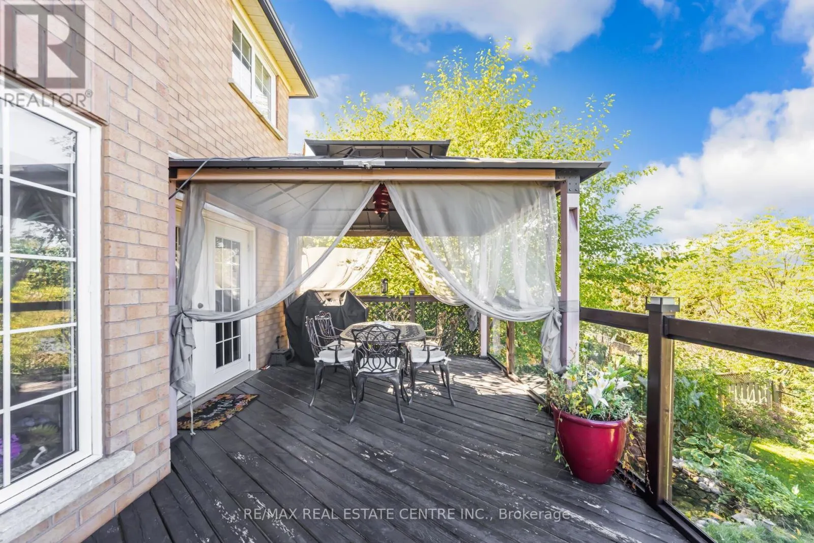 26 PORCHLIGHT ROAD