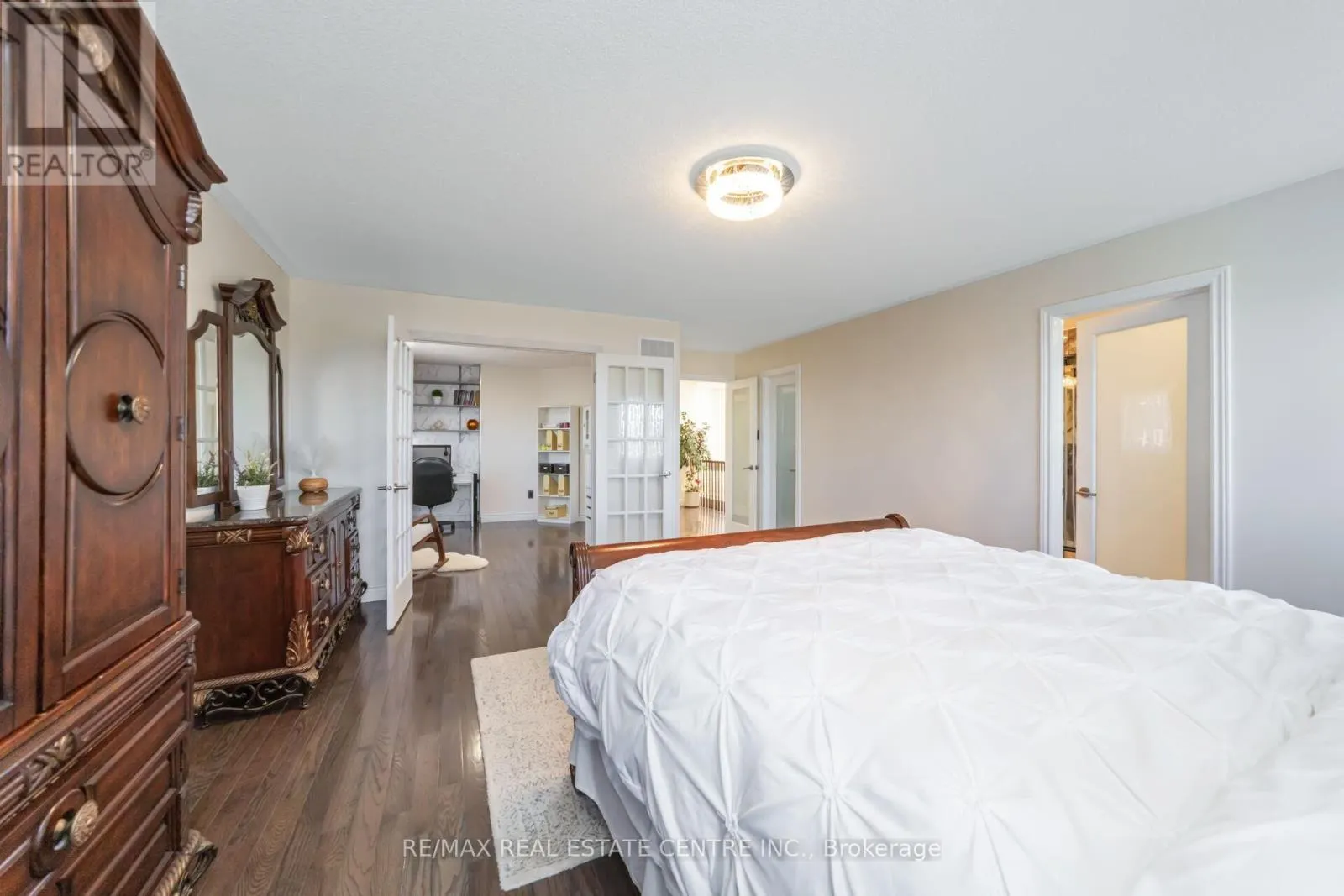 26 PORCHLIGHT ROAD