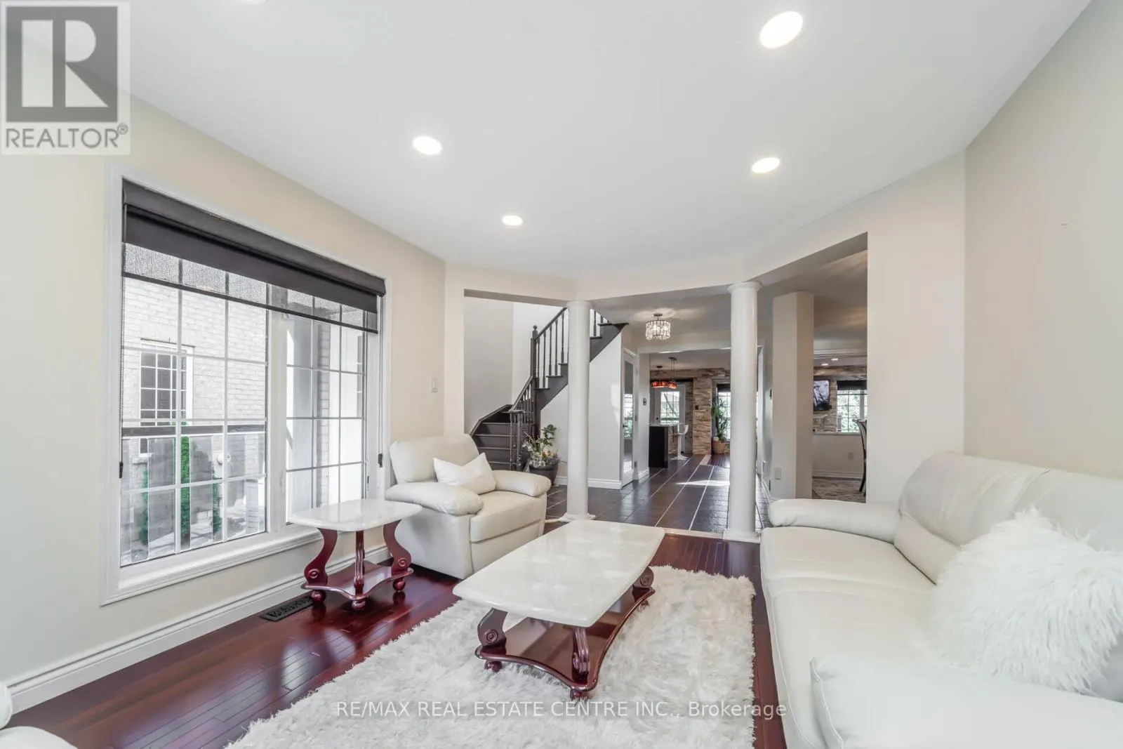 26 PORCHLIGHT ROAD