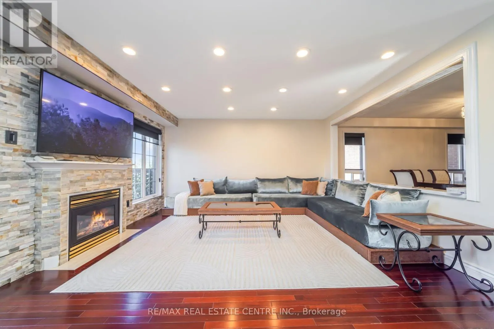 26 PORCHLIGHT ROAD