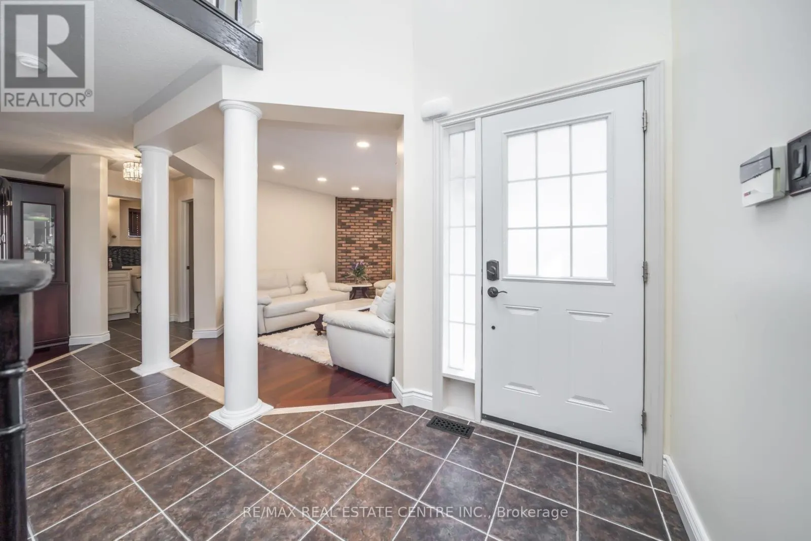 26 PORCHLIGHT ROAD