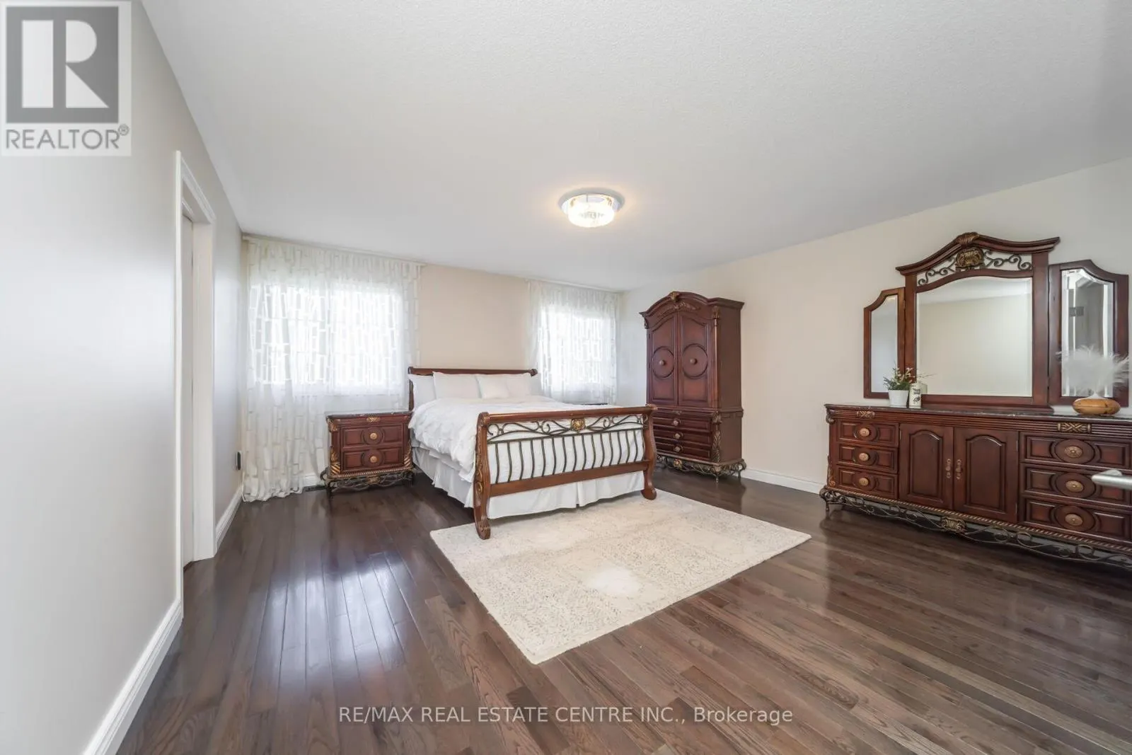 26 PORCHLIGHT ROAD
