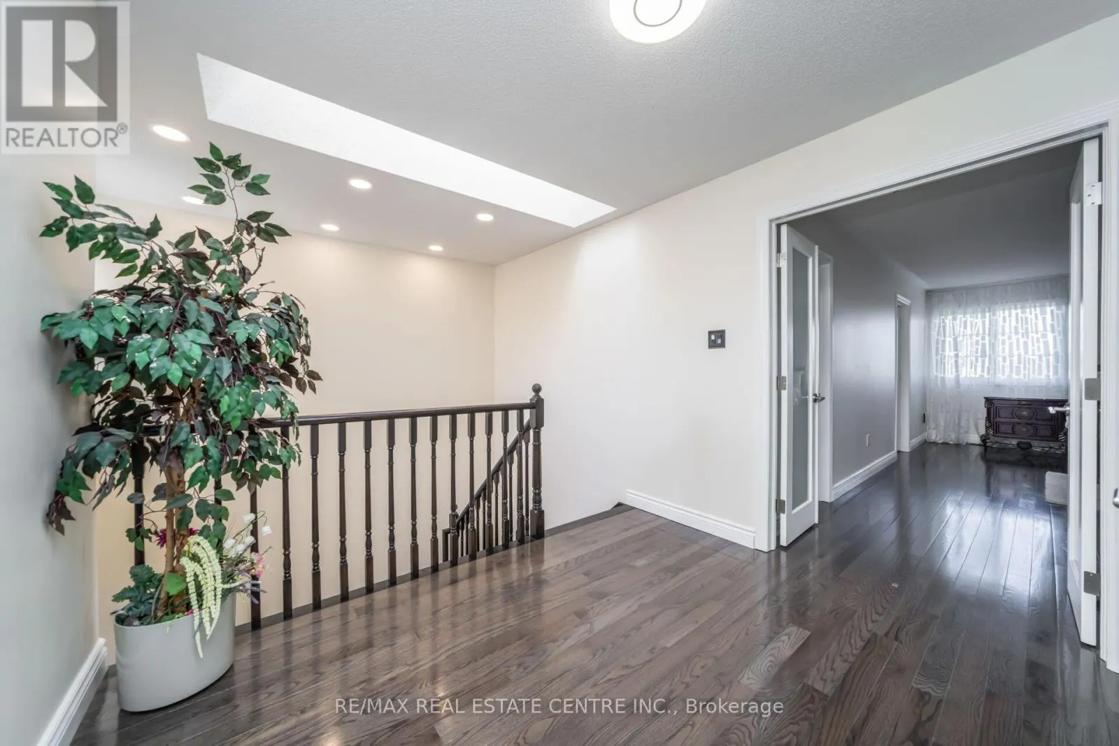 26 PORCHLIGHT ROAD