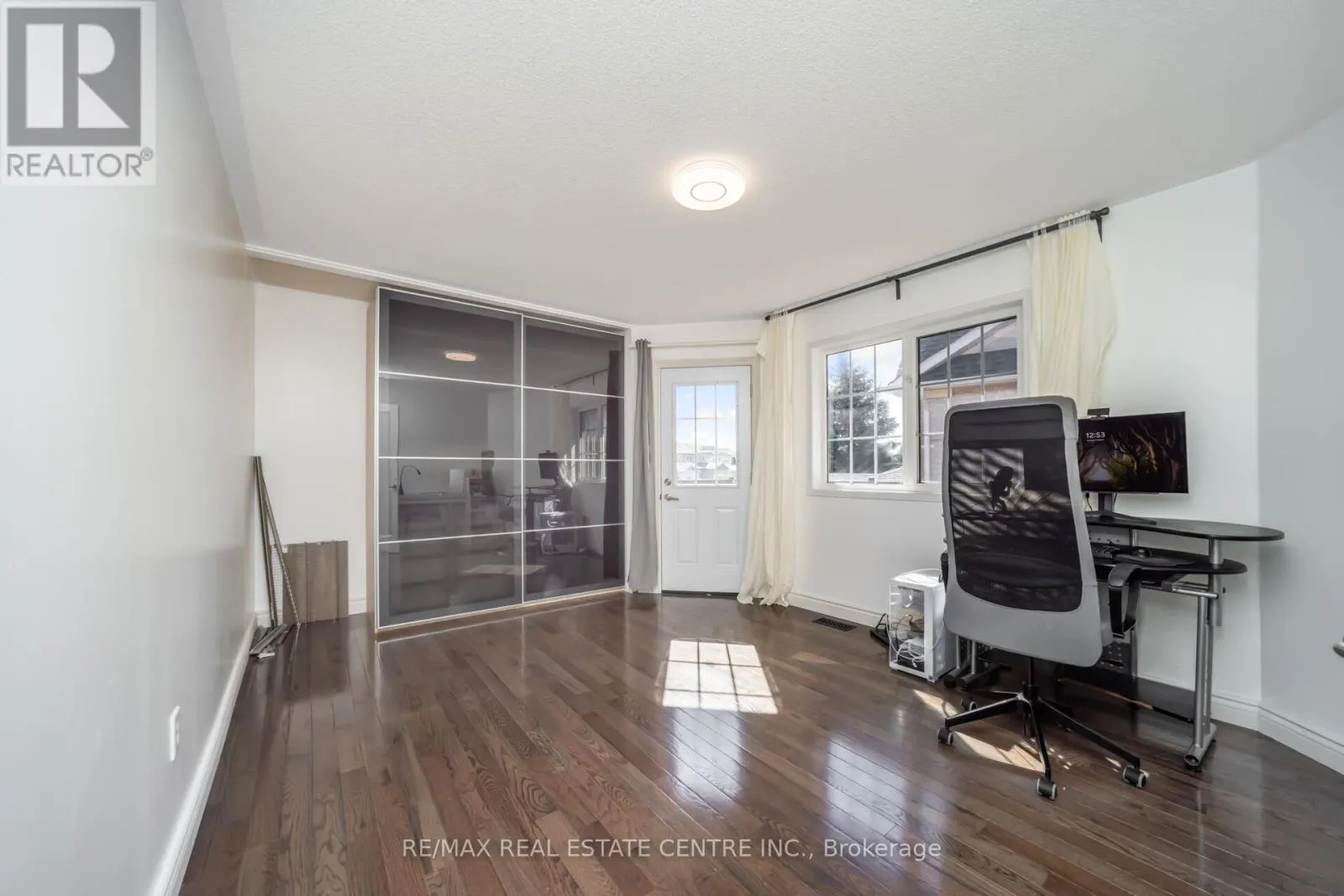 26 PORCHLIGHT ROAD