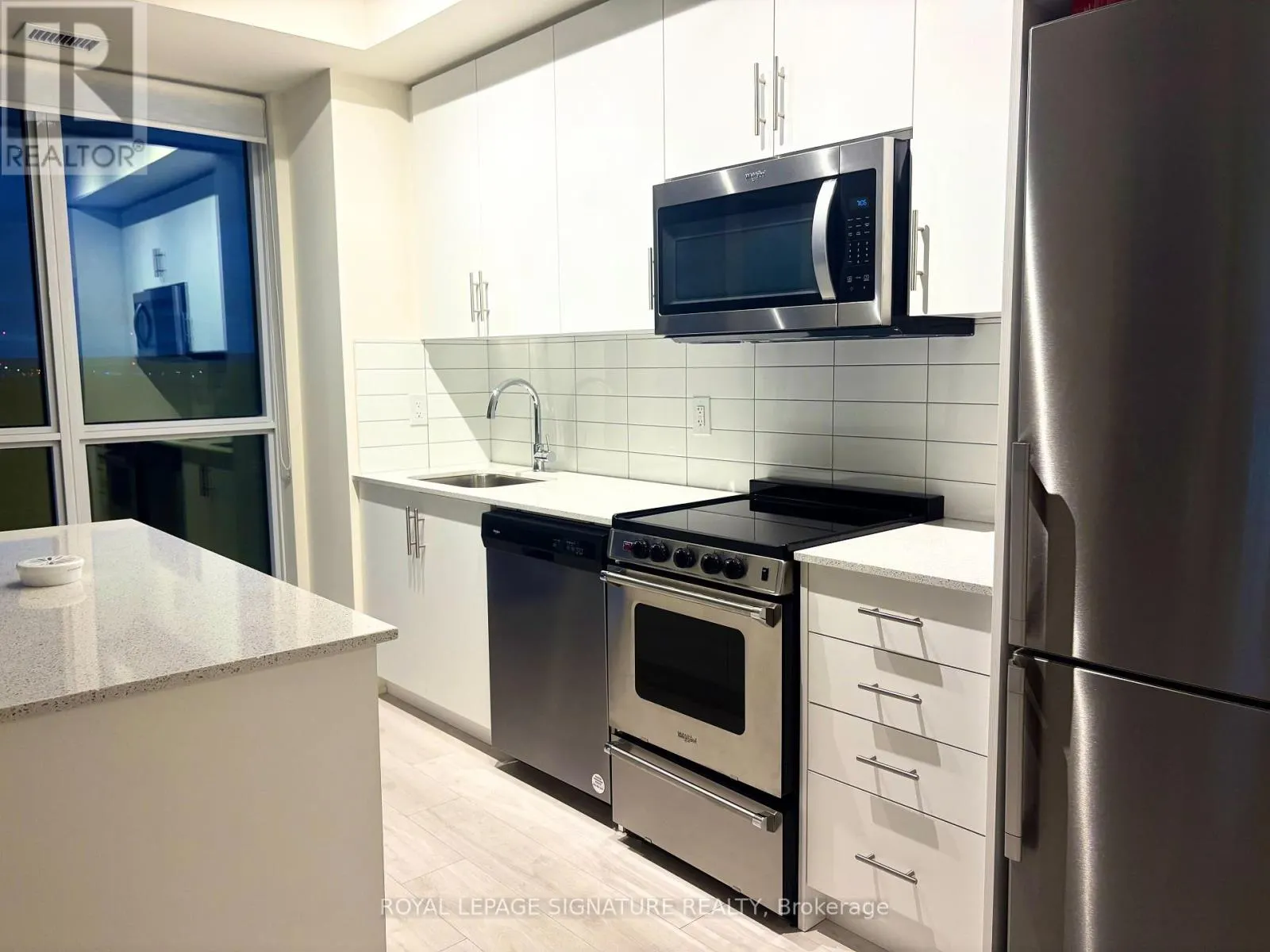 718 - 509 DUNDAS STREET