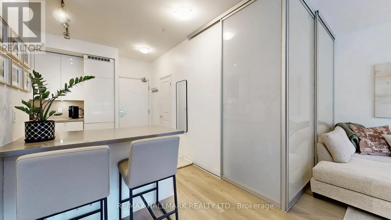 1008 - 60 ANNIE CRAIG DRIVE