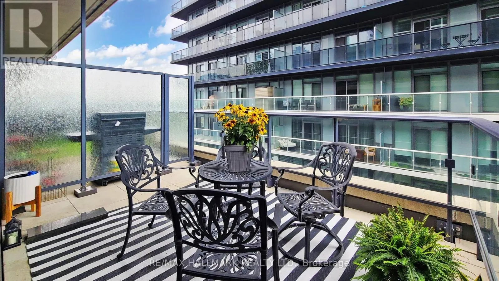 1008 - 60 ANNIE CRAIG DRIVE