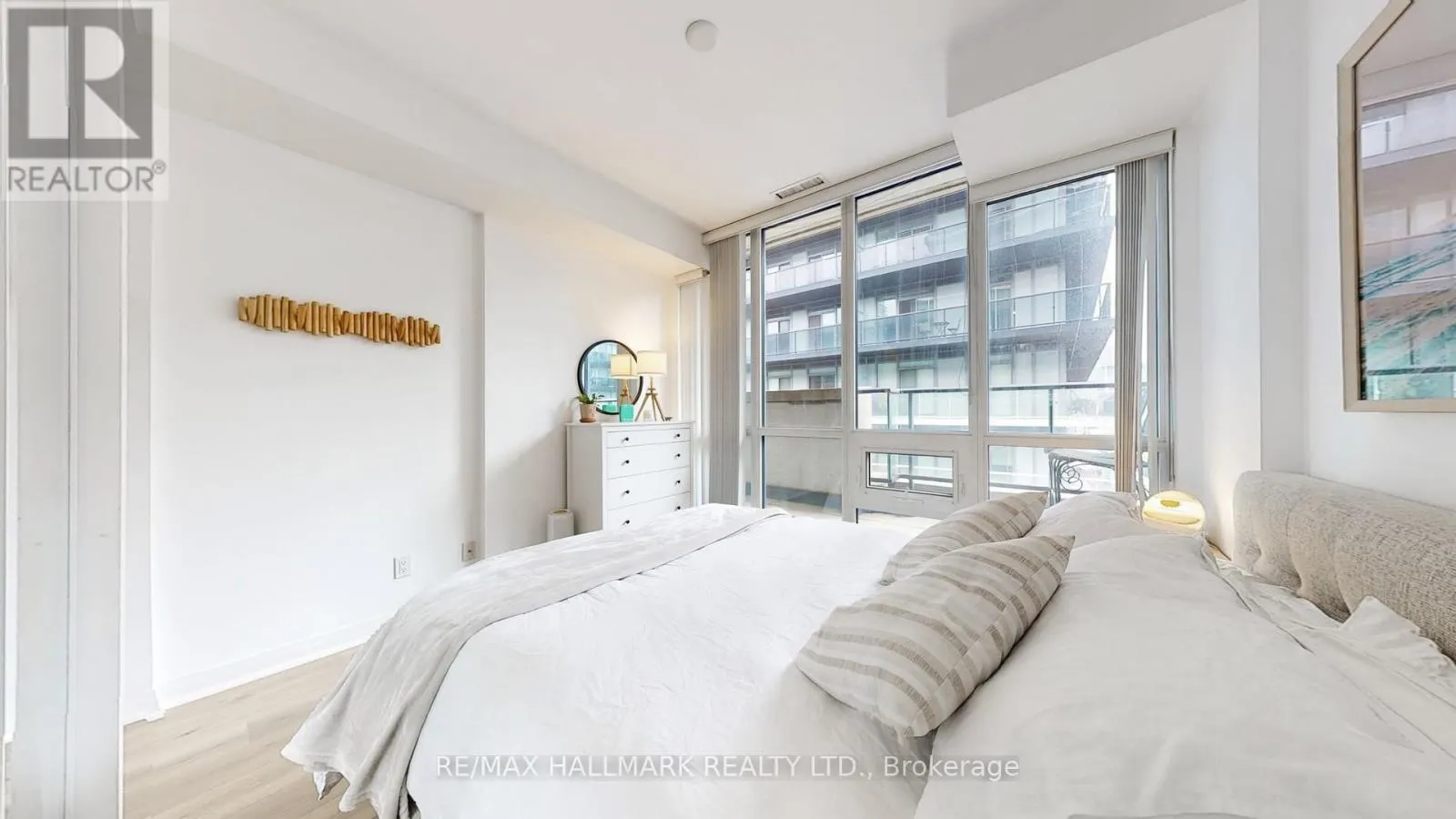 1008 - 60 ANNIE CRAIG DRIVE