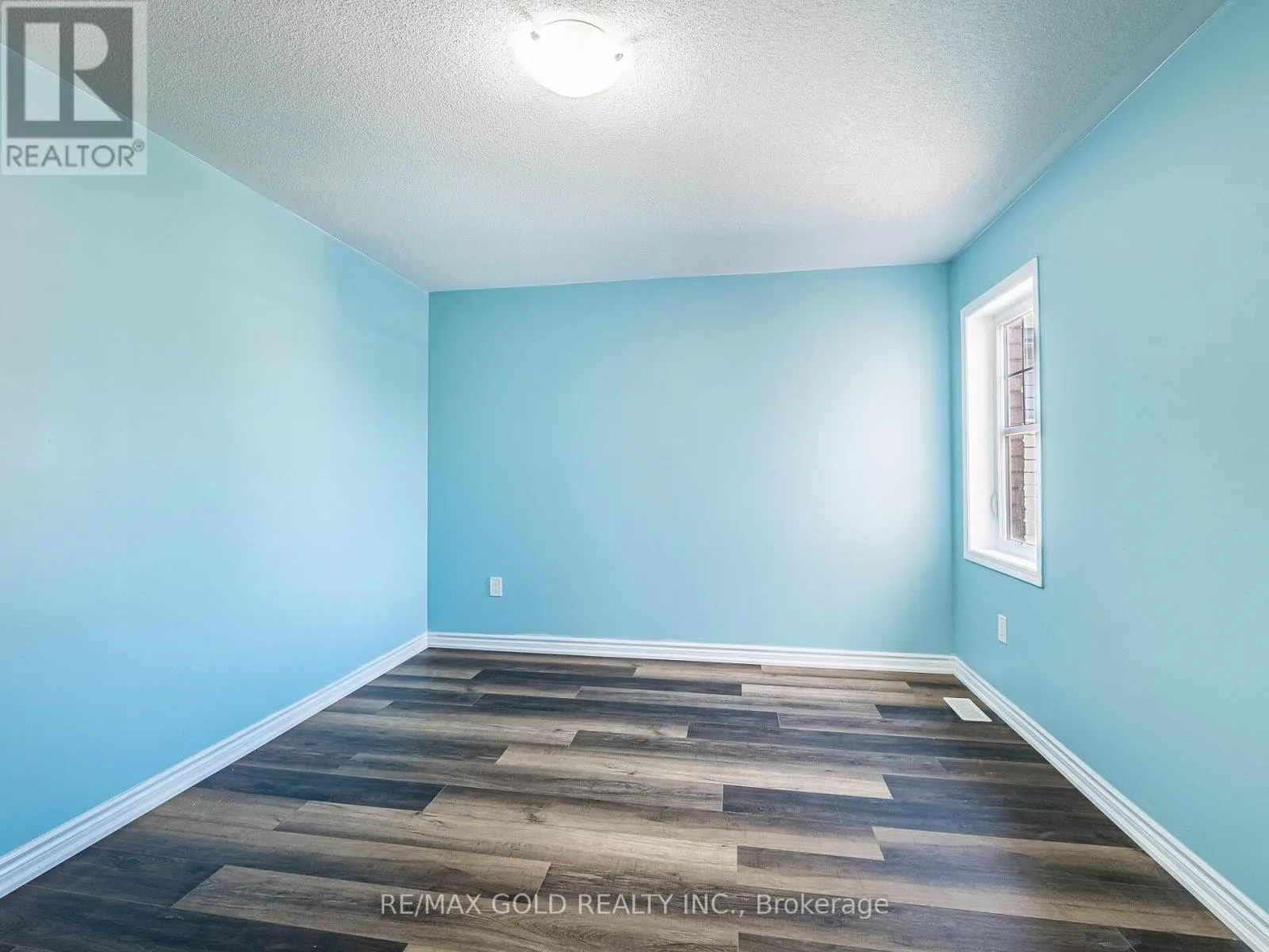 6 FEEDER STREET
