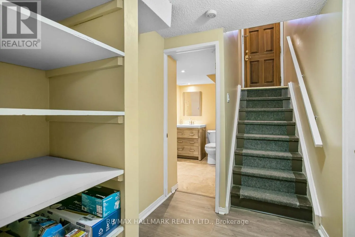 LOWER - 2112 TRUSCOTT DRIVE