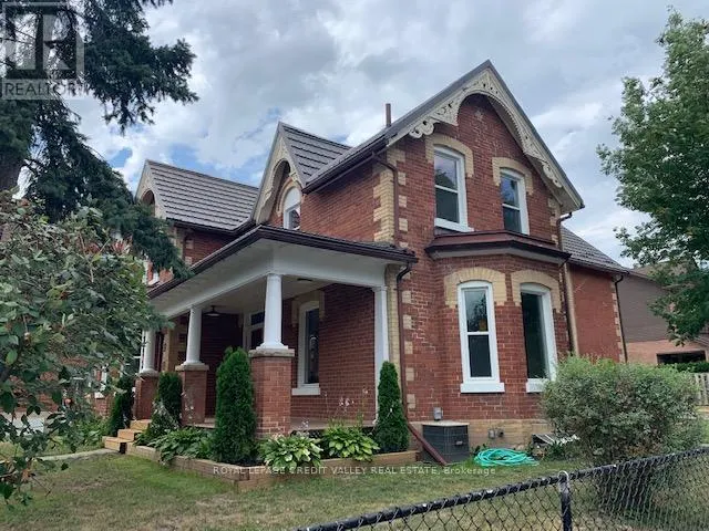 3 - 266 MAIN STREET N