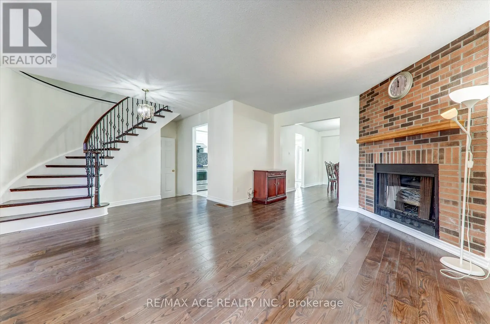 475 WALLENBERG CRESCENT