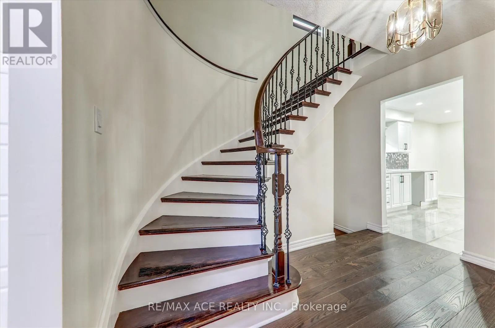 475 WALLENBERG CRESCENT