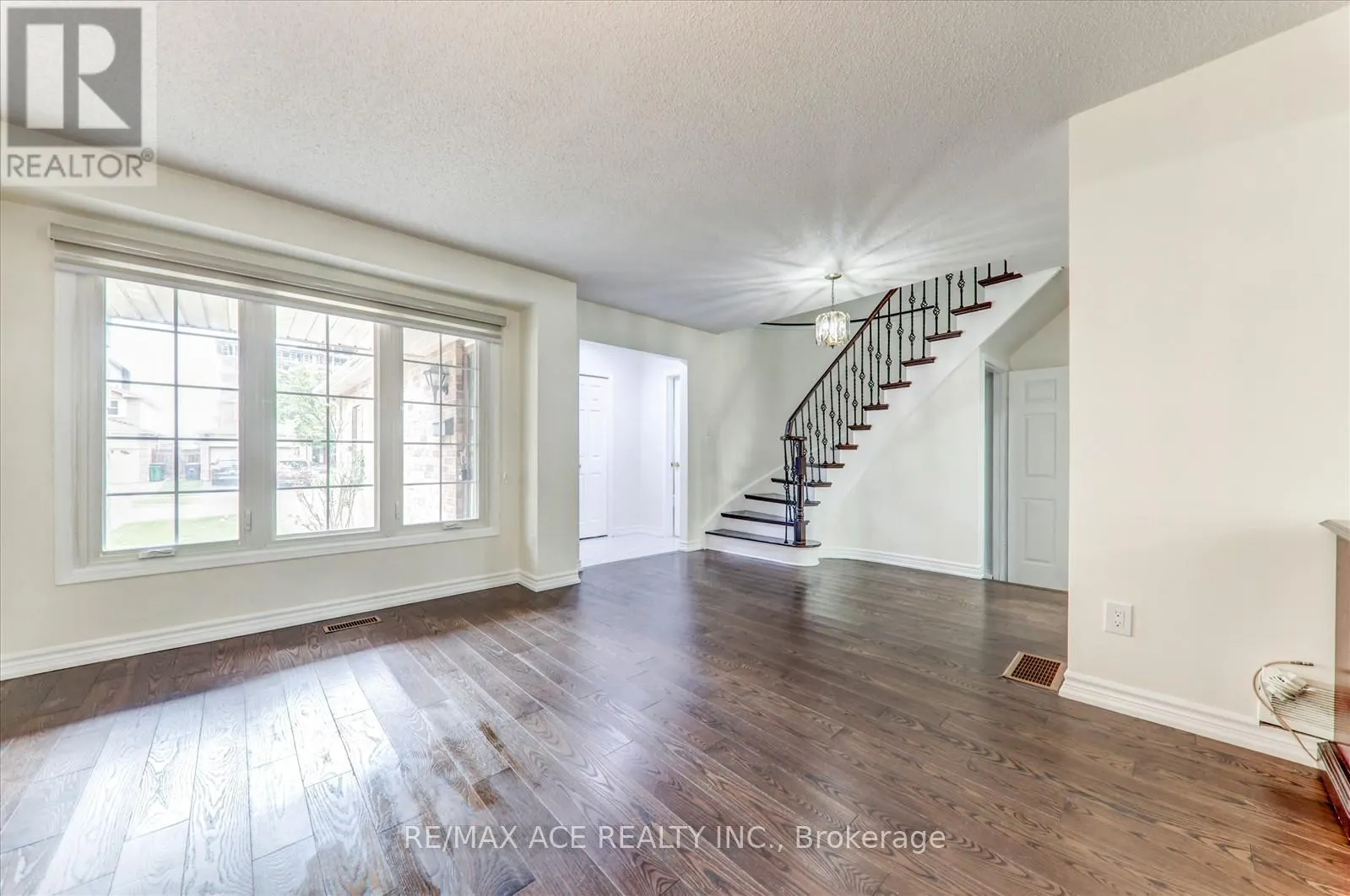 475 WALLENBERG CRESCENT